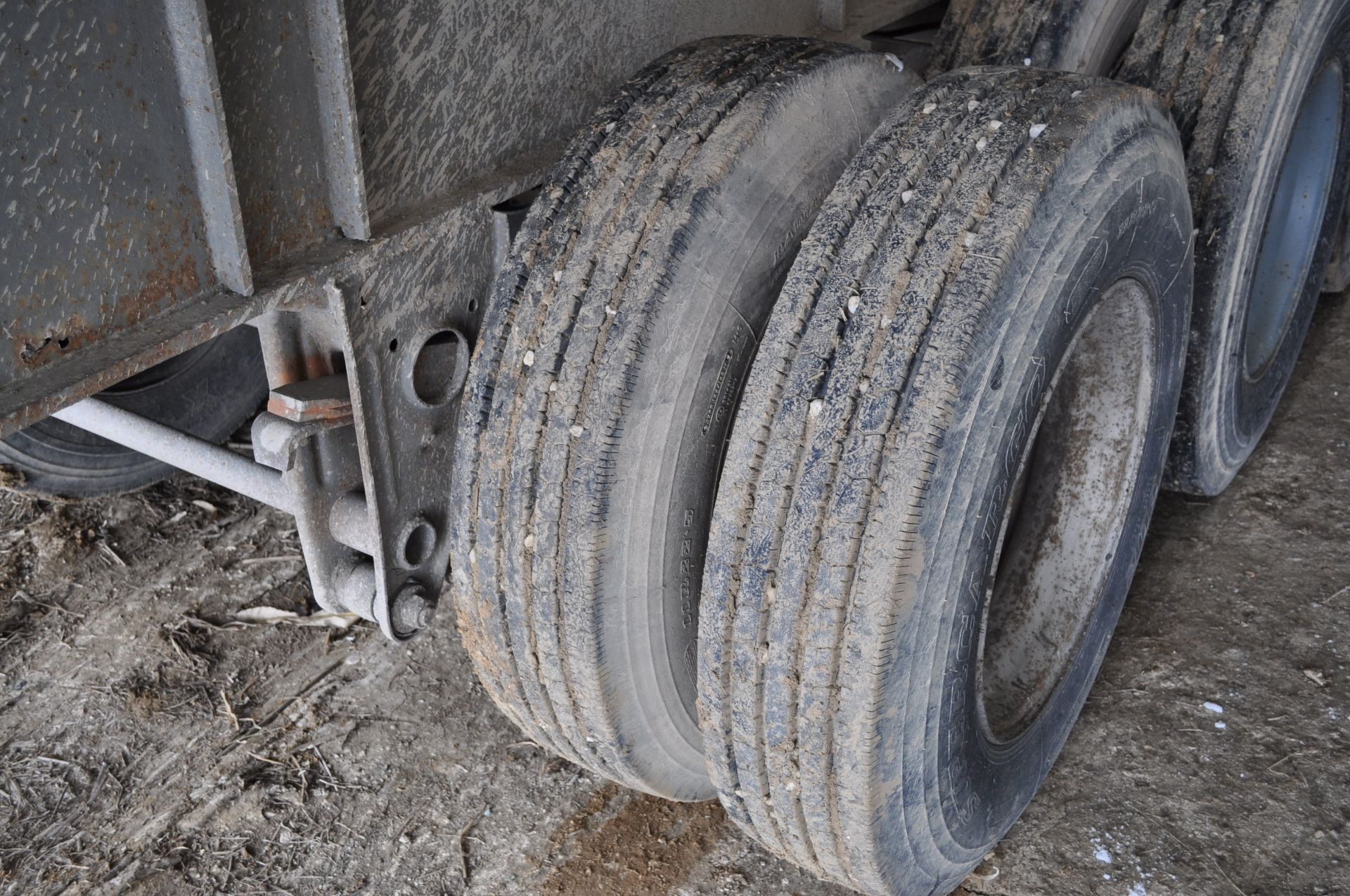30’ Hobbs frame dump trailer, steel frame, alum dump, tri axle, 11R22.5 tires, tarp, coal chute, - Image 6 of 23