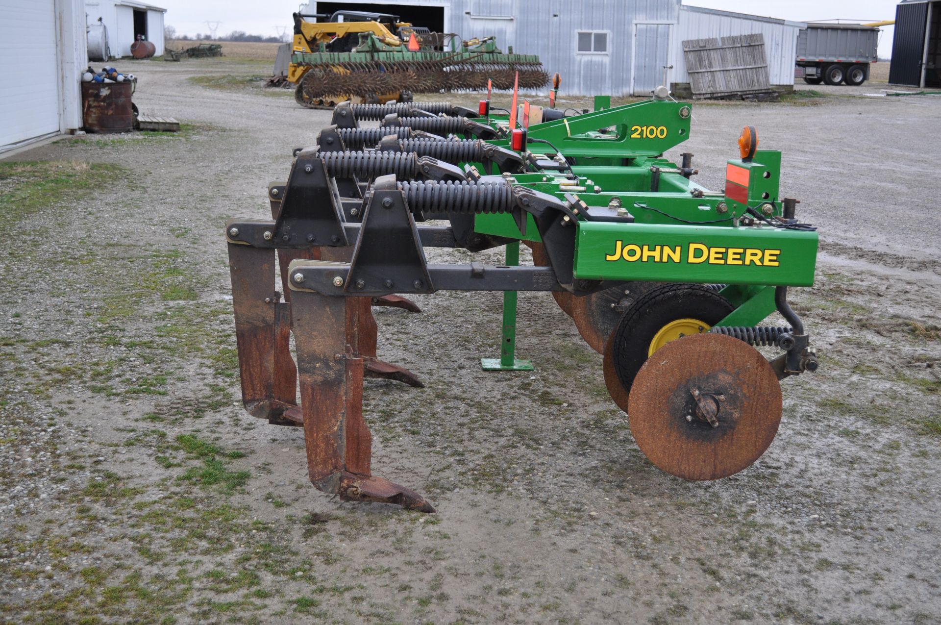 7-shank John Deere 2100 inline ripper, 3pt, leading coulters, shin guards, depth wheels, lights, - Image 7 of 16