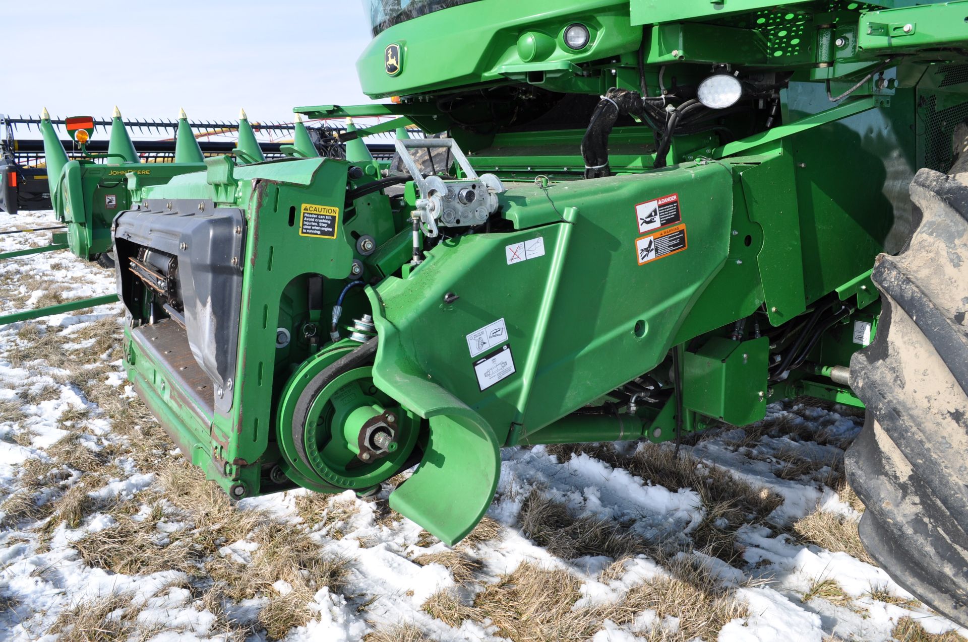 John Deere S680 combine, 1250/50R32 drive tires, 750/65R26 rear tires, PWRD, yield monitor, poly - Image 15 of 41