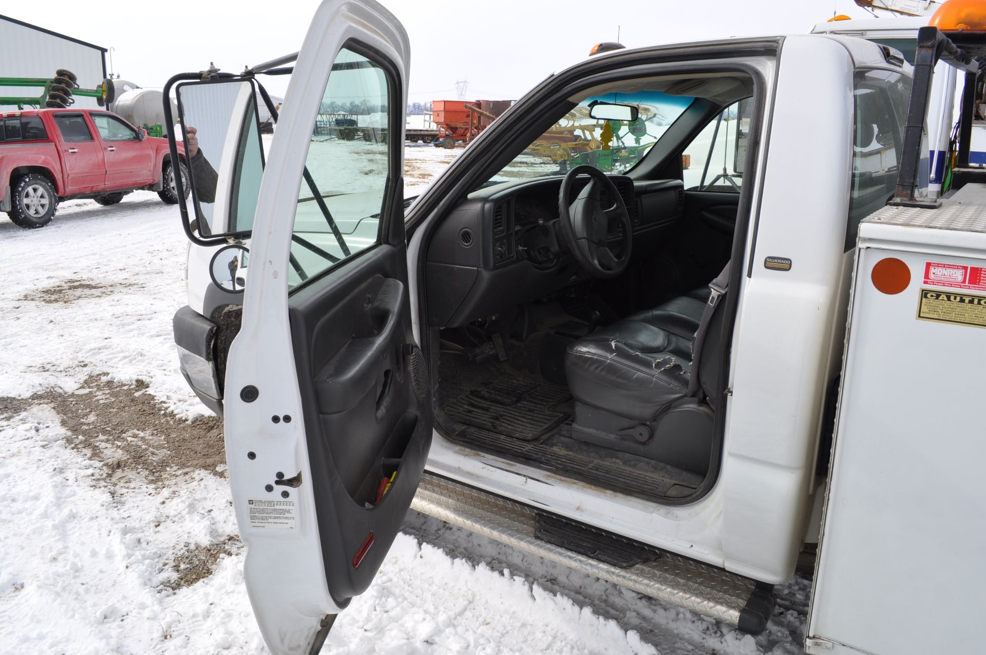 2003 Chevy 3500 service truck, standard cab, V-8 gas, automatic, 4x4, DRW, 42,206 miles, 9’ Stahl - Image 27 of 48