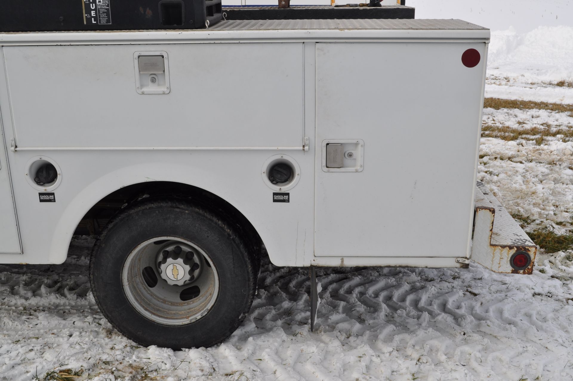 2003 Chevy 3500 service truck, standard cab, V-8 gas, automatic, 4x4, DRW, 42,206 miles, 9’ Stahl - Image 16 of 48