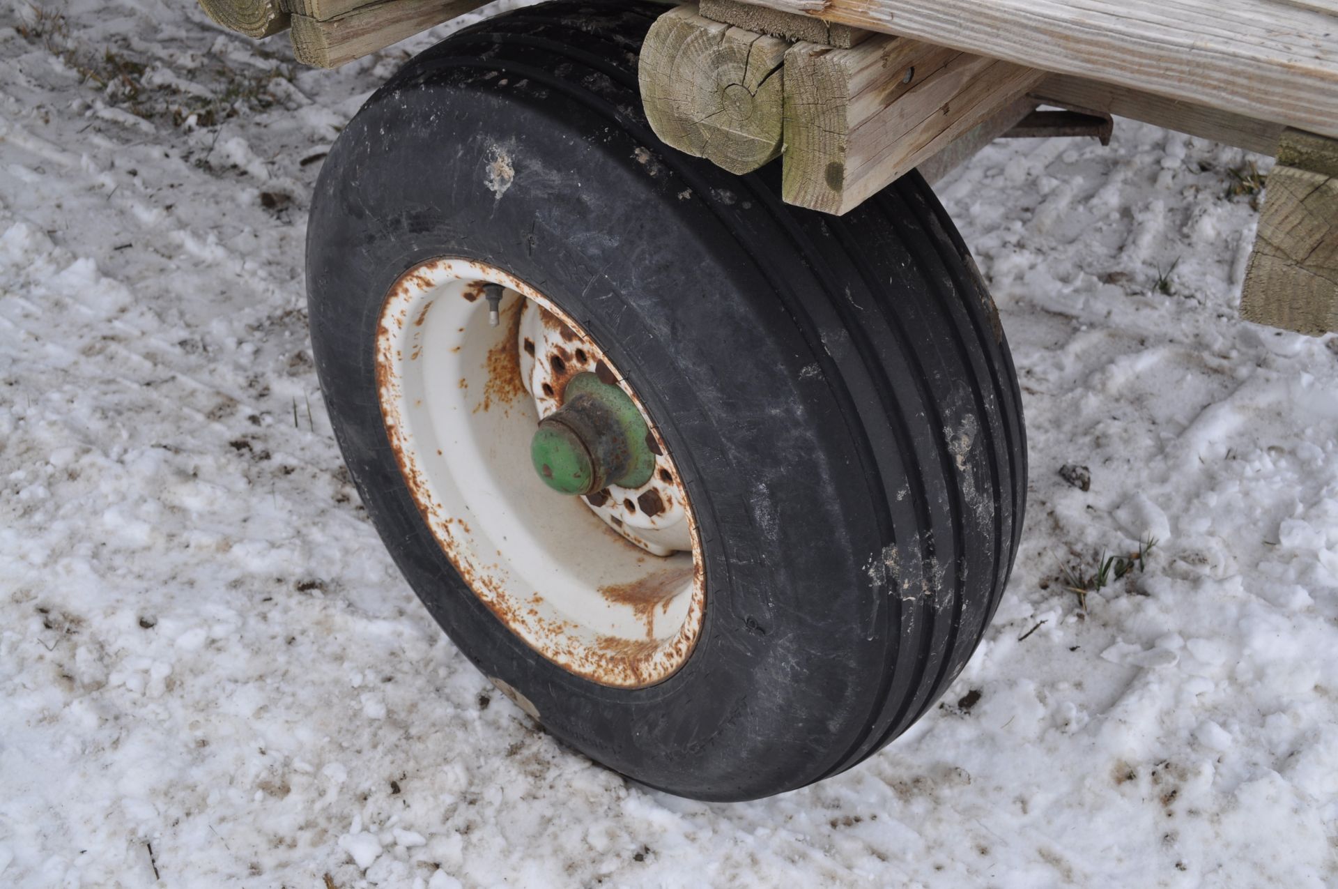 16’ flat rack hay wagon, rear standard - Image 9 of 10