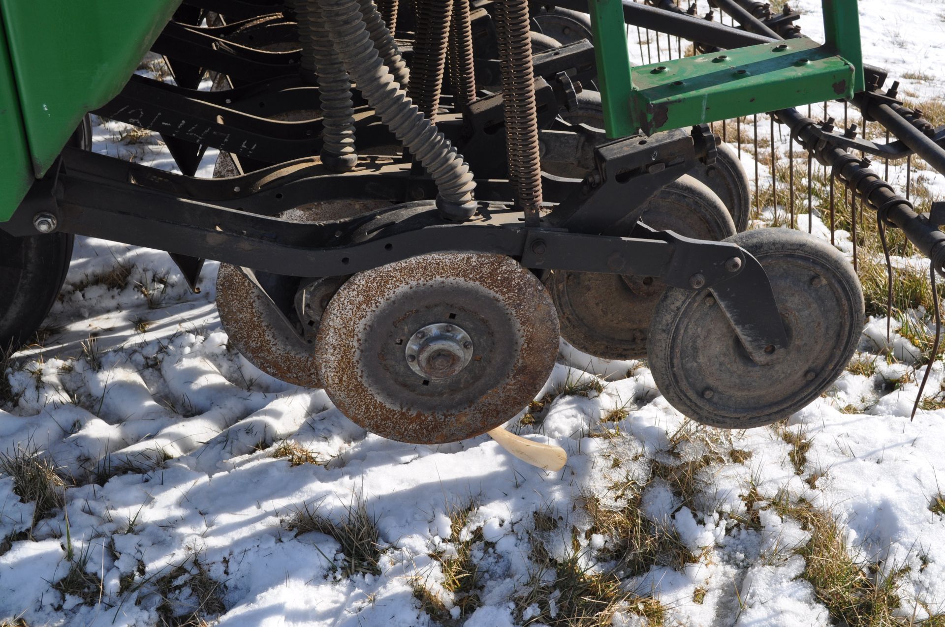 15’ Great Plains no-till drill, 7.5” spacing, Keeton seed firmers, markers, ground drive, population - Image 14 of 22