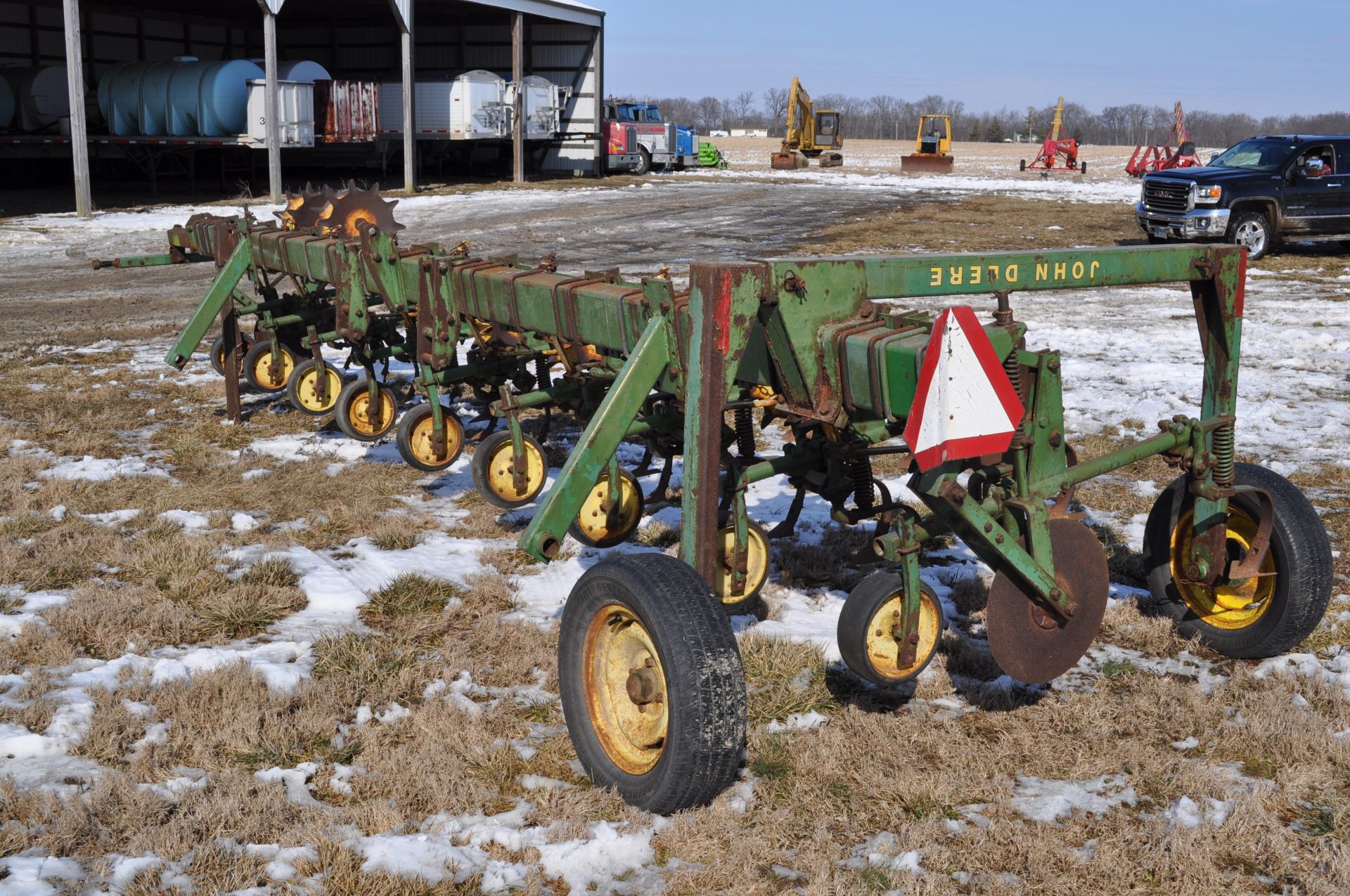 8 row x 30” John Deere row crop cultivator, 3pt, end transport - Image 2 of 10