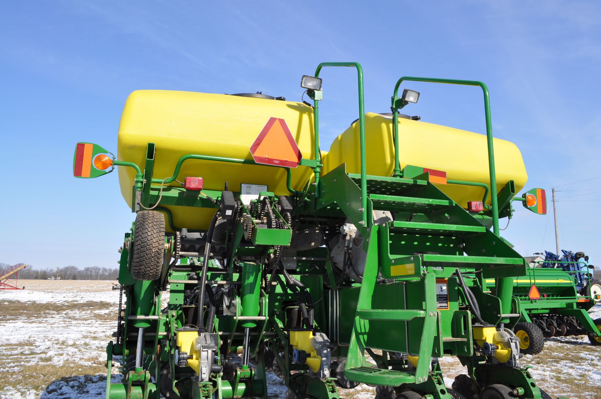 John Deere 1770 NT 24 row 30” planter, front fold, CCS, Refuge Plus tank, markers, no-till coulters, - Image 18 of 25