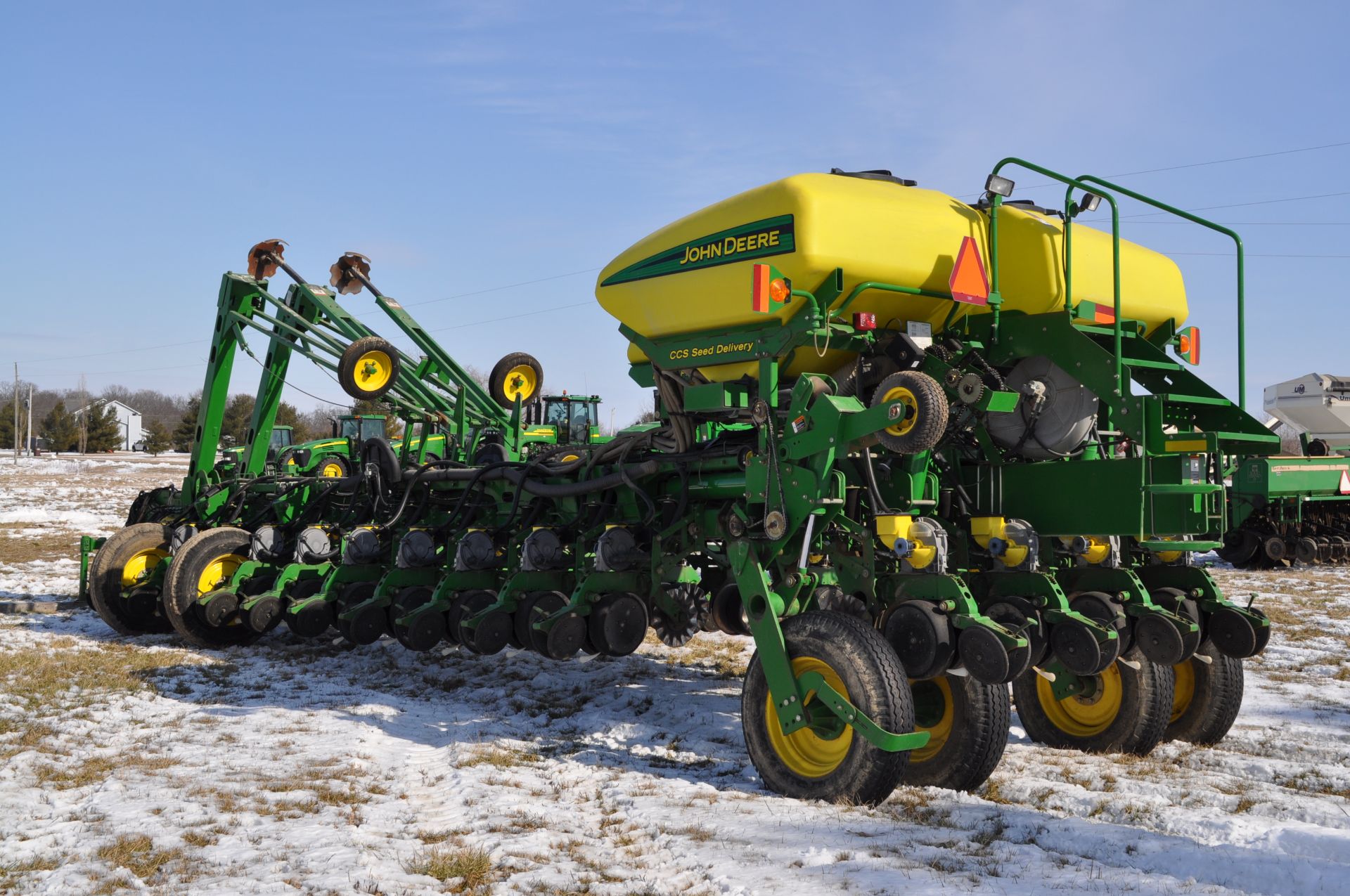 John Deere 1770 NT 24 row 30” planter, front fold, CCS, Refuge Plus tank, markers, no-till coulters, - Image 2 of 25