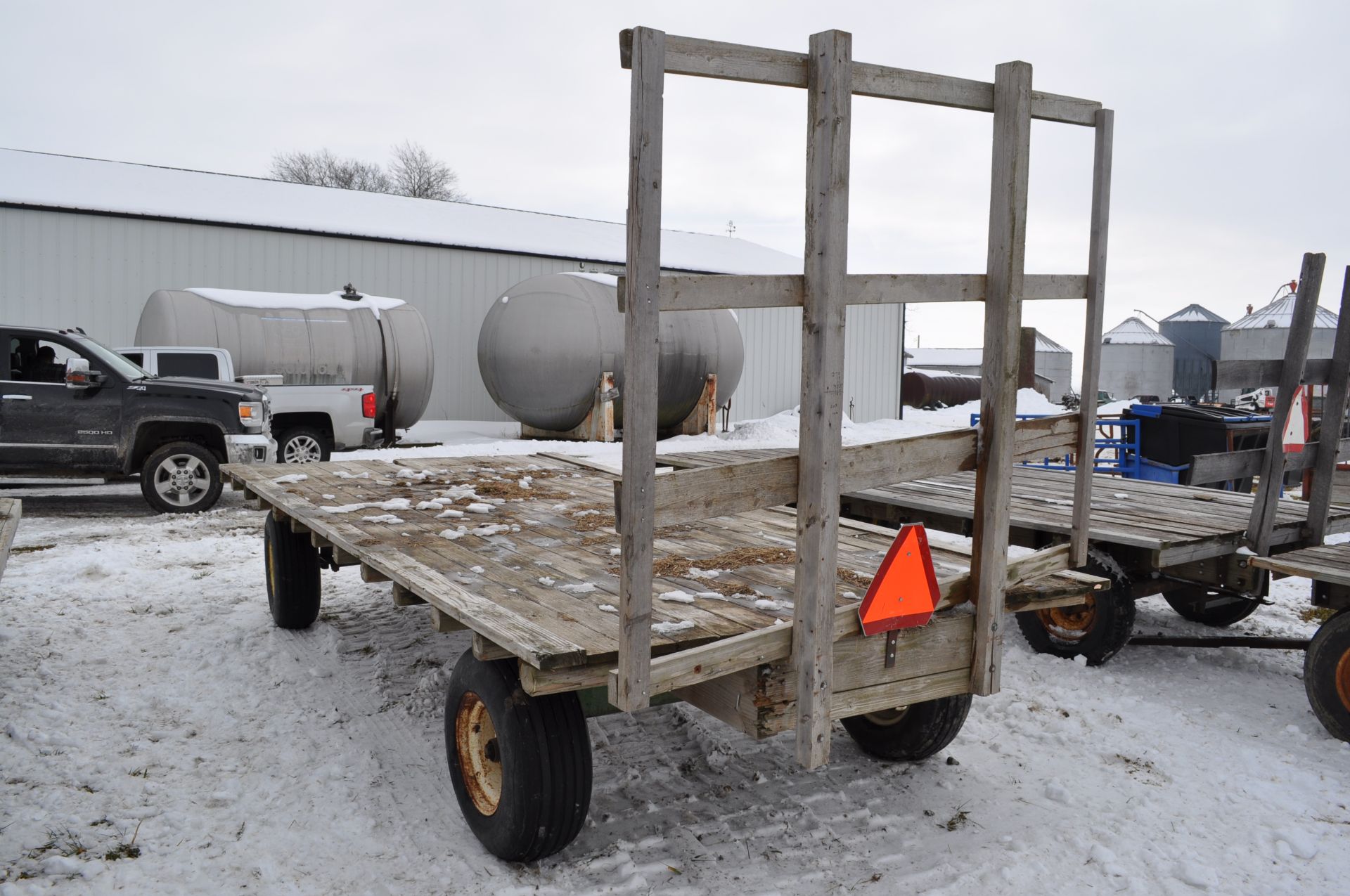 16’ flat rack hay wagon, rear standard - Image 4 of 10