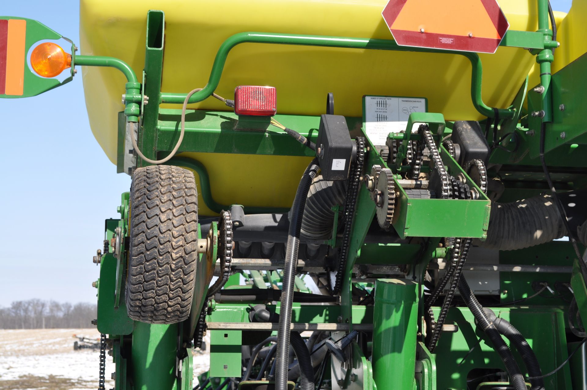 John Deere 1770 NT 24 row 30” planter, front fold, CCS, Refuge Plus tank, markers, no-till coulters, - Image 17 of 25
