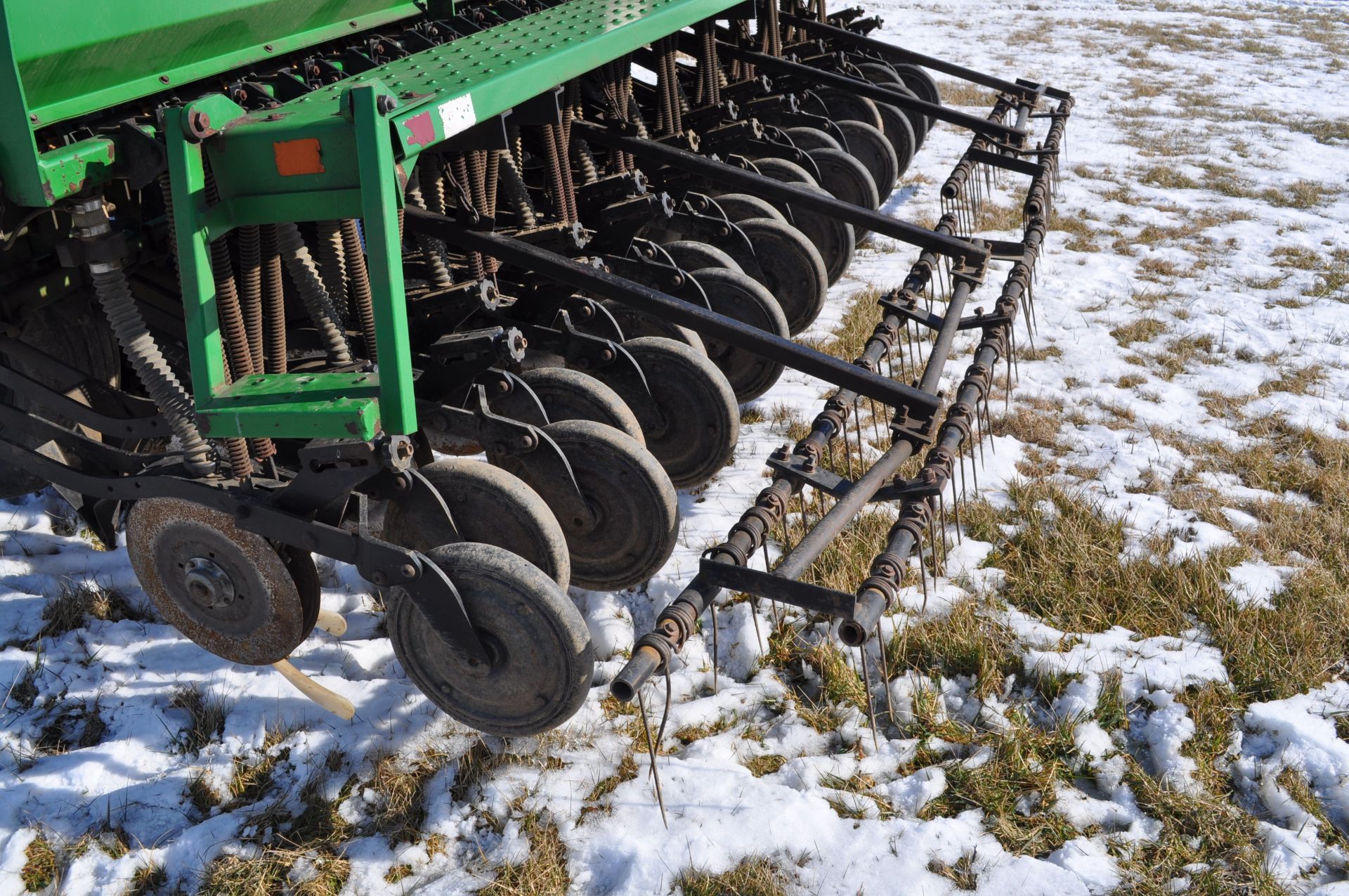 15’ Great Plains no-till drill, 7.5” spacing, Keeton seed firmers, markers, ground drive, population - Image 15 of 22