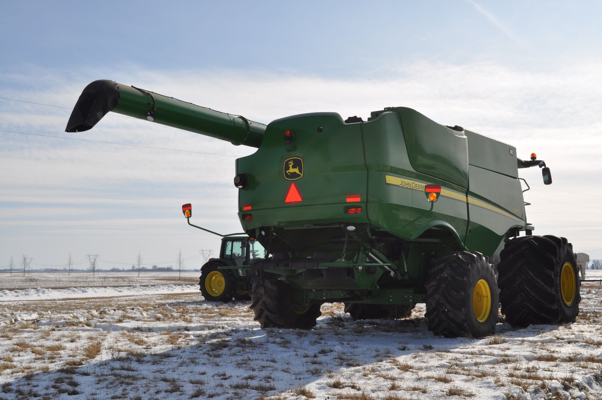 John Deere S680 combine, 1250/50R32 drive tires, 750/65R26 rear tires, PWRD, yield monitor, poly - Image 4 of 41