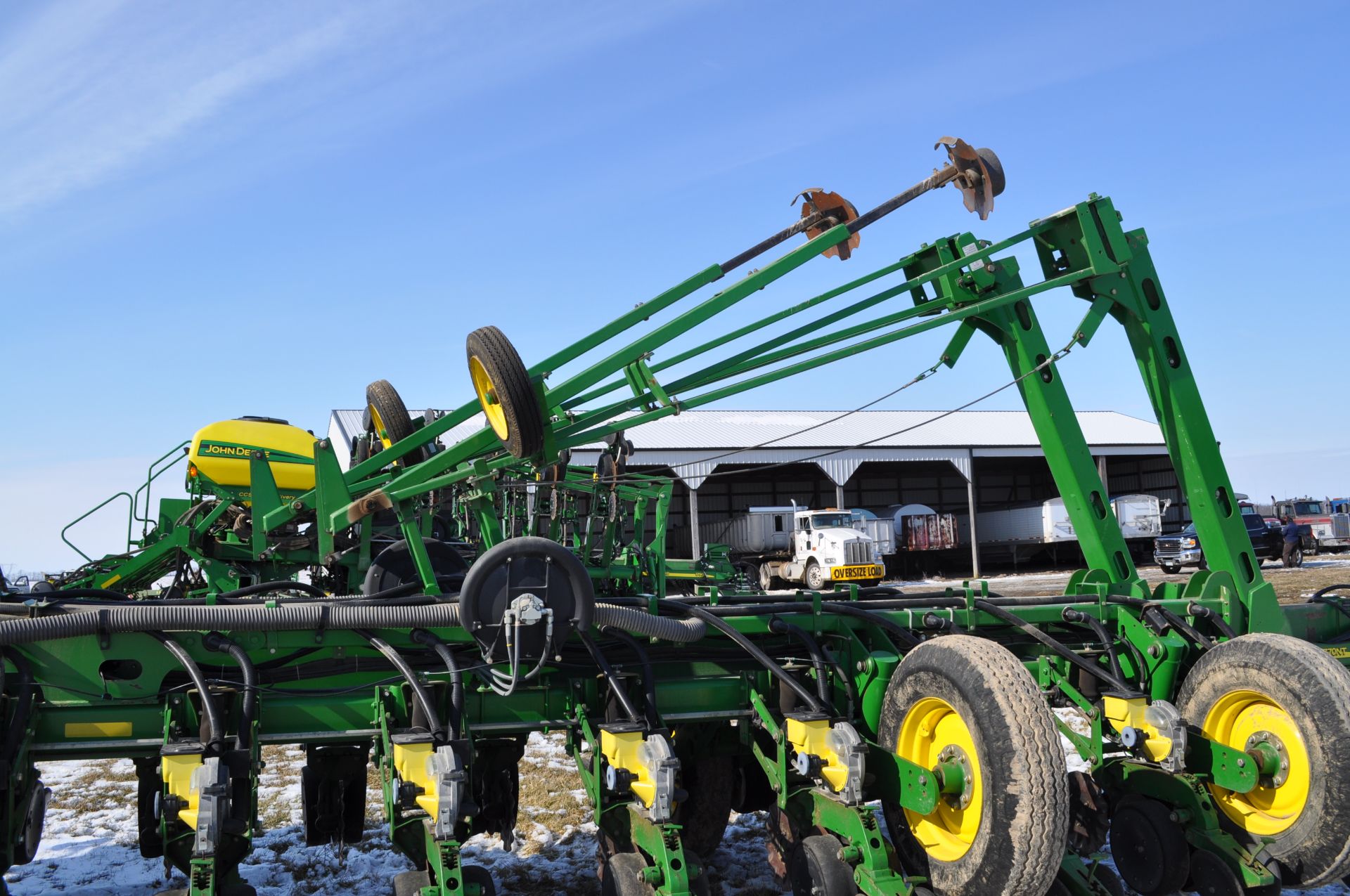 John Deere 1770 NT 24 row 30” planter, front fold, CCS, Refuge Plus tank, markers, no-till coulters, - Image 24 of 25