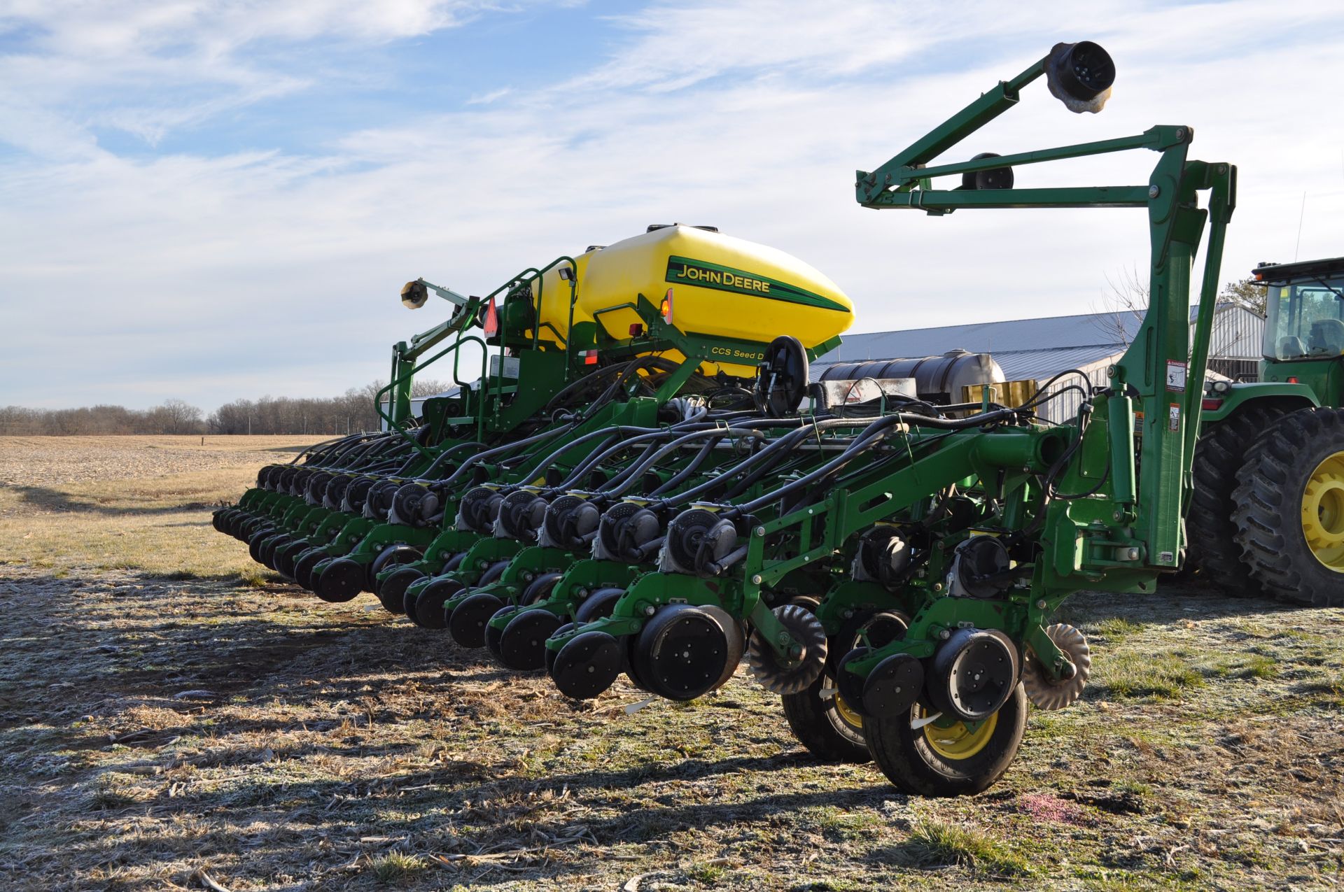 John Deere 1790 16/32 planter, front fold, CCS, markers, no-till coulters, John Deere vac meters, - Image 31 of 45