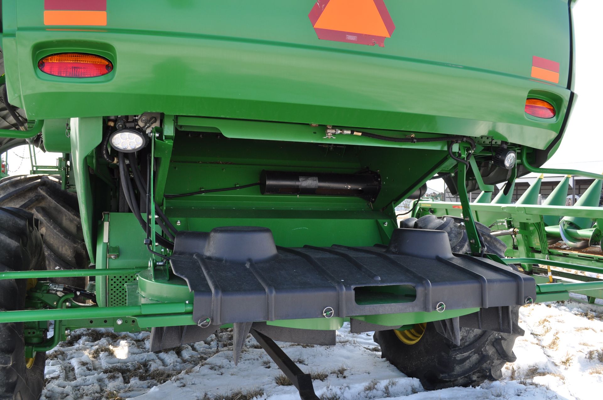 John Deere S680 combine, 1250/50R32 drive tires, 750/65R26 rear tires, PWRD, yield monitor, poly - Image 25 of 41