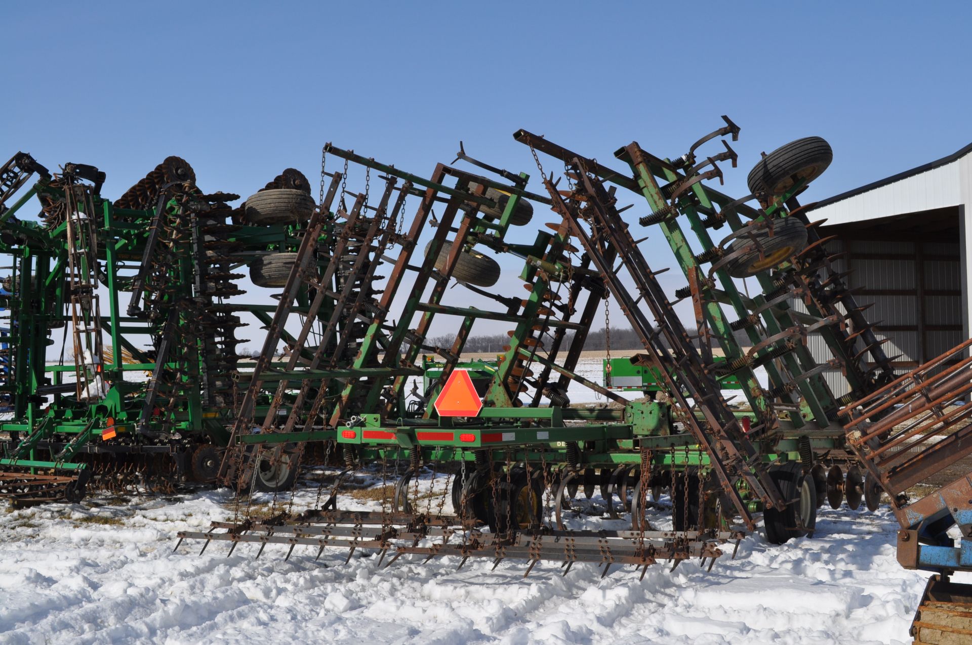 30’ John Deere 724 mulch finisher, front blades, walking tandems, 5 bar harrow, rear hitch and hyd - Image 4 of 22