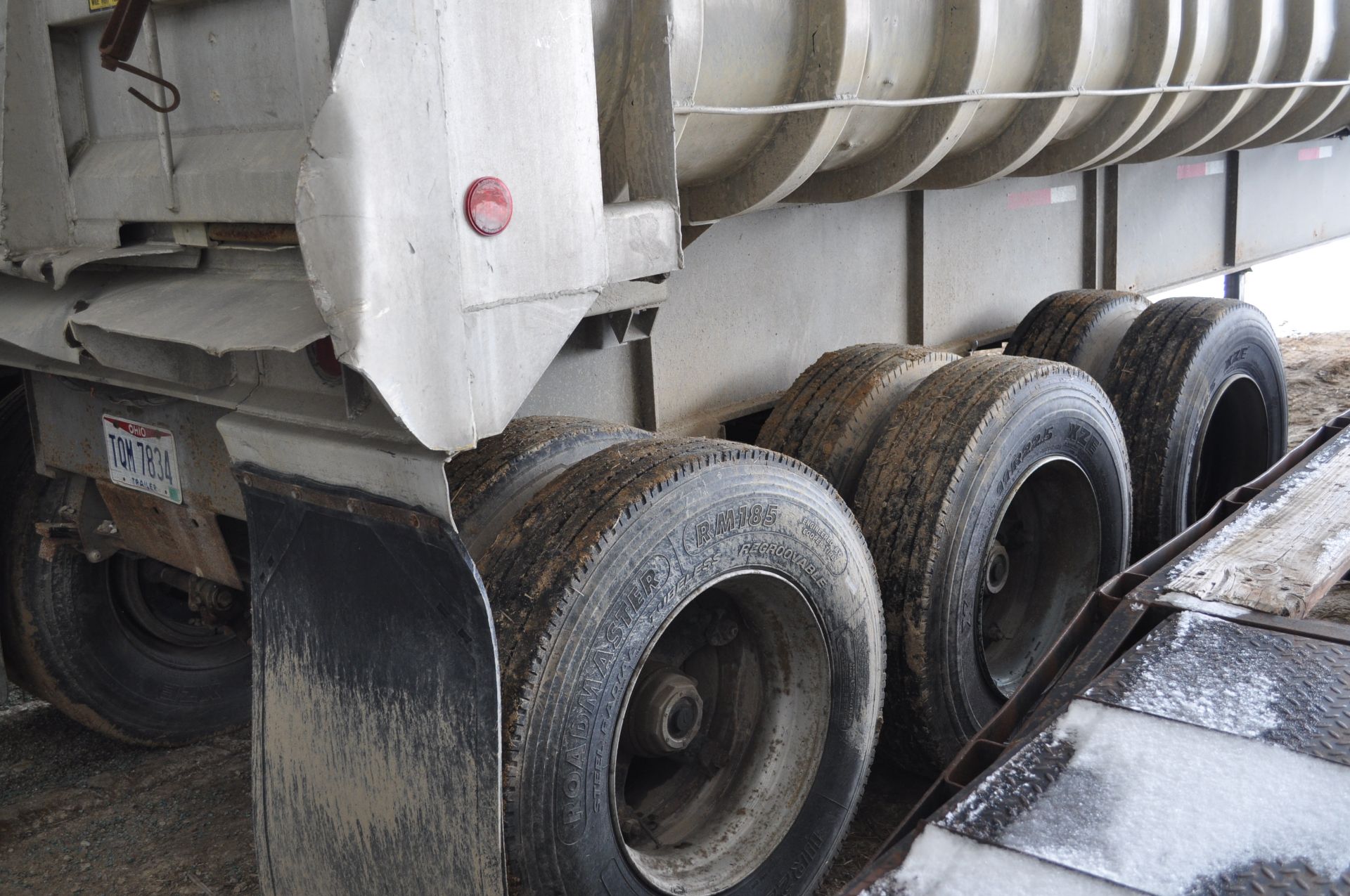30’ Hobbs frame dump trailer, steel frame, alum dump, tri axle, 11R22.5 tires, tarp, coal chute, - Image 16 of 23