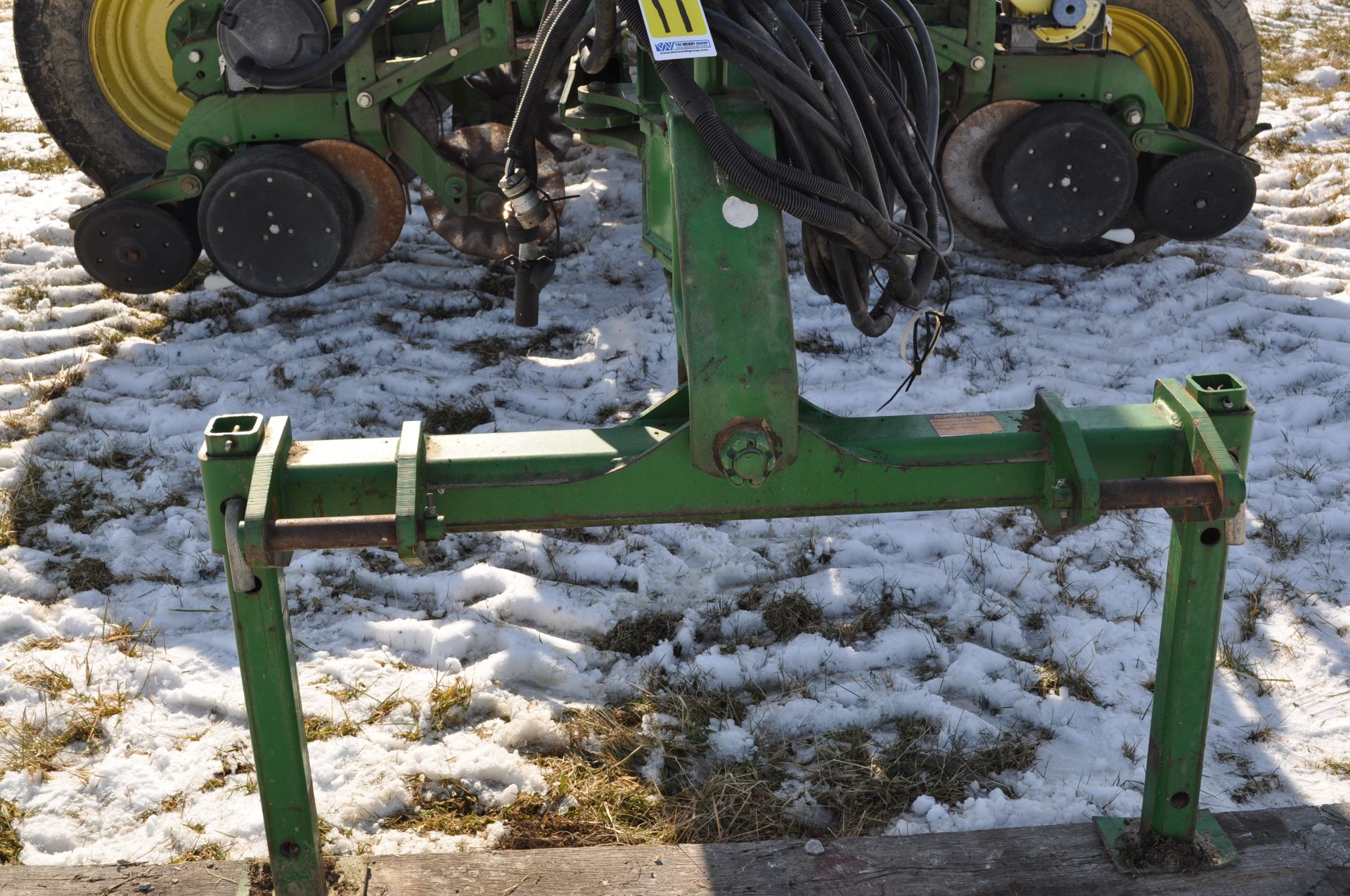 John Deere 1770 NT 24 row 30” planter, front fold, CCS, Refuge Plus tank, markers, no-till coulters, - Image 7 of 25
