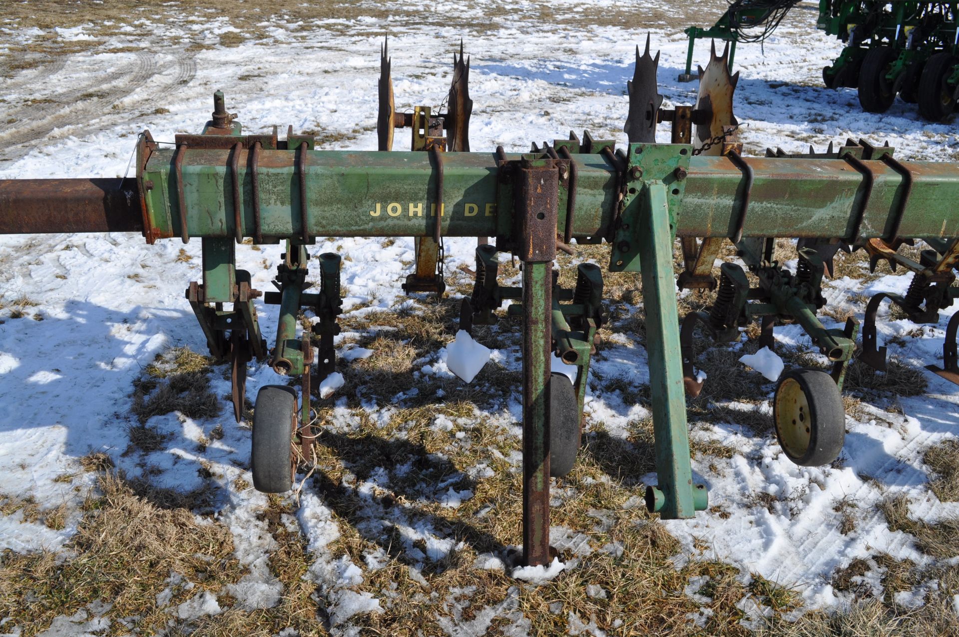8 row x 30” John Deere row crop cultivator, 3pt, end transport - Image 7 of 10