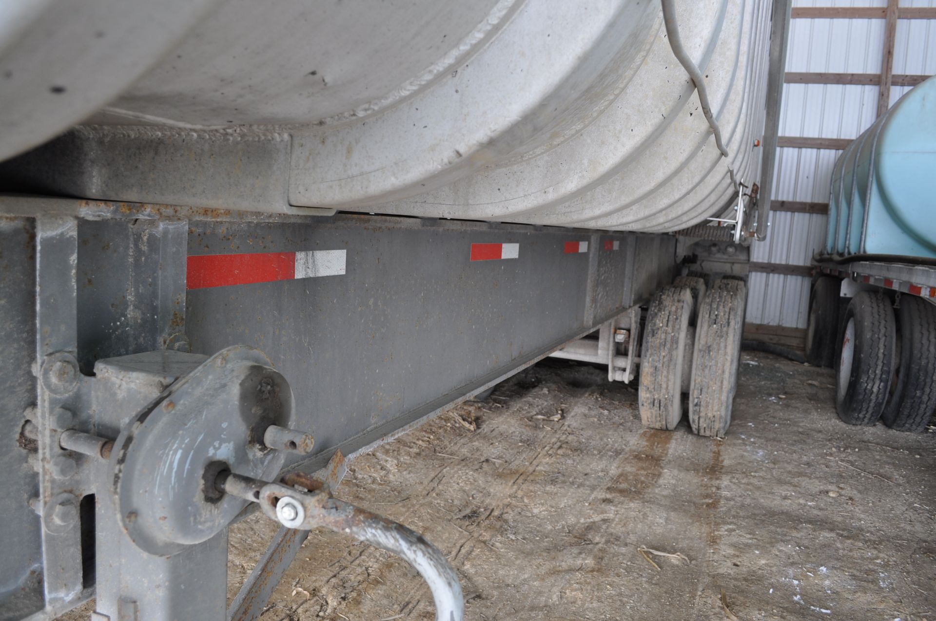 30’ Hobbs frame dump trailer, steel frame, alum dump, tri axle, 11R22.5 tires, tarp, coal chute, - Image 5 of 23