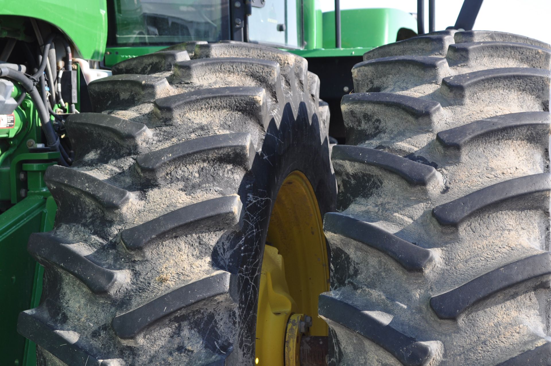 John Deere 9220 tractor, 4WD, 520/85R42 duals, power shift, rear wheel wts, 4 hyd remotes, 3pt, - Image 6 of 35