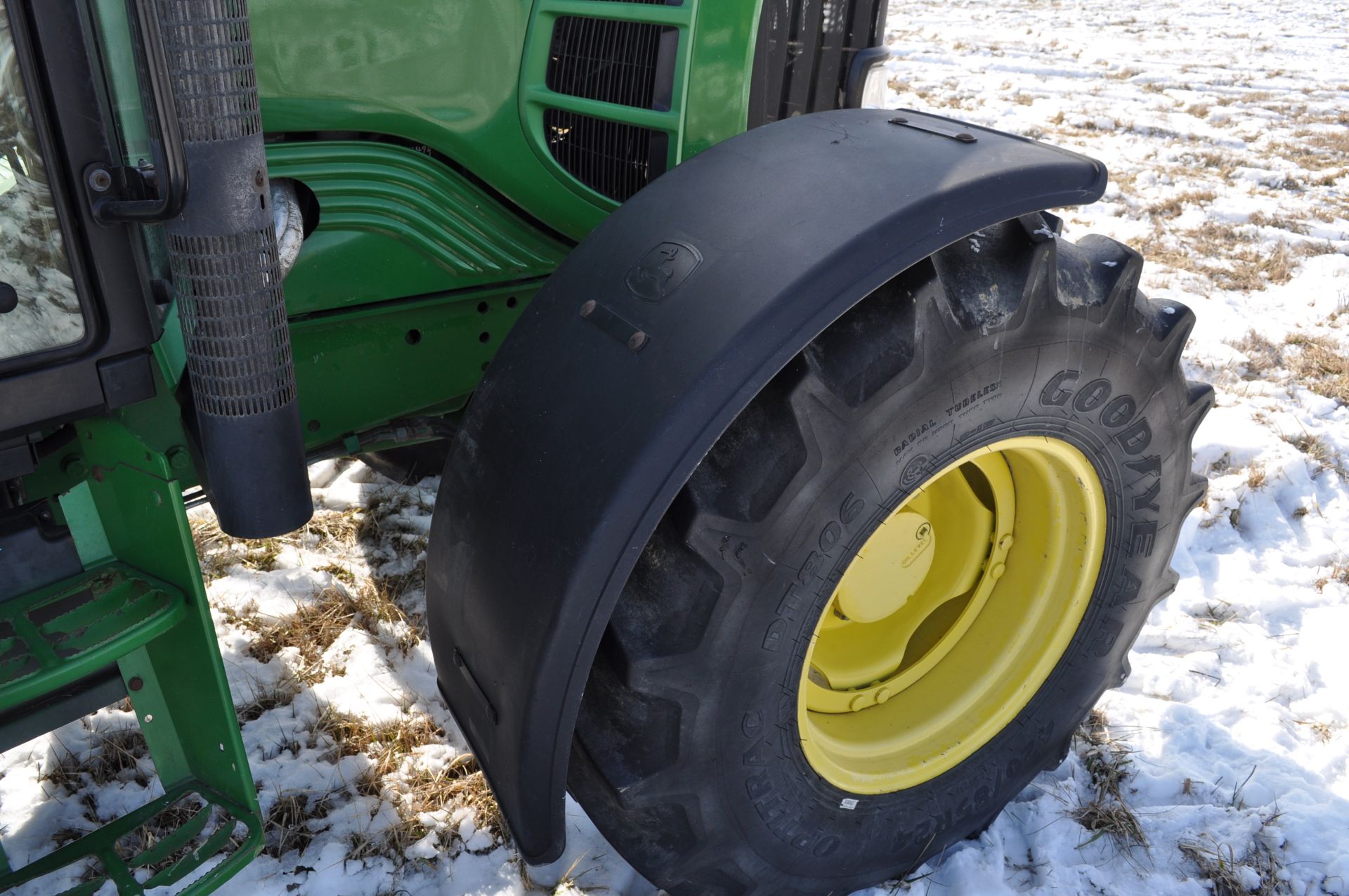 John Deere 6430 tractor, MFWD, C/H/A, 6x4 trans, 460/85R38 rear, 420/85R24 front, front fenders, - Image 14 of 36