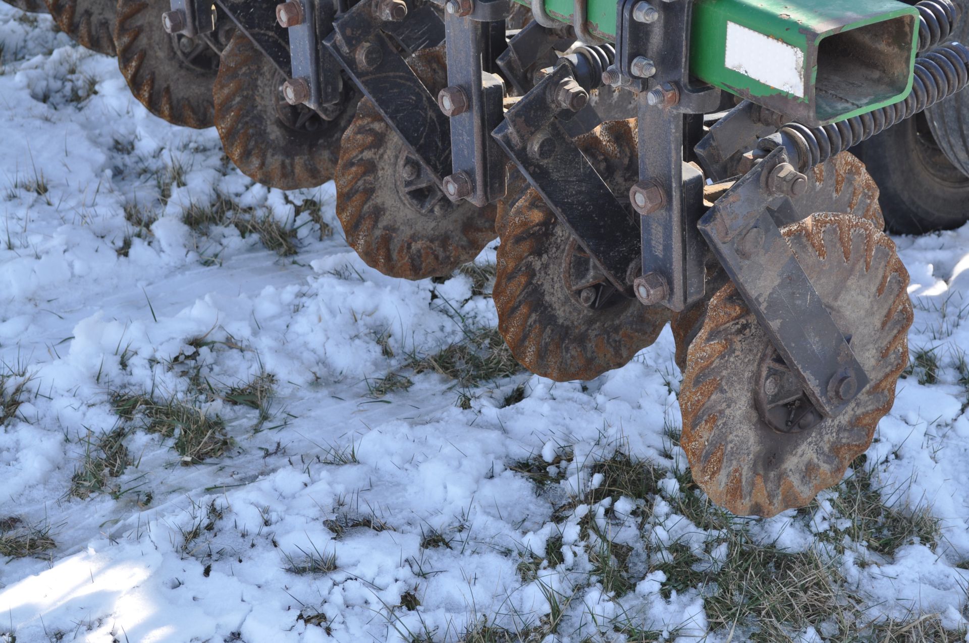 15’ Great Plains no-till drill, 7.5” spacing, Keeton seed firmers, markers, ground drive, population - Image 9 of 22