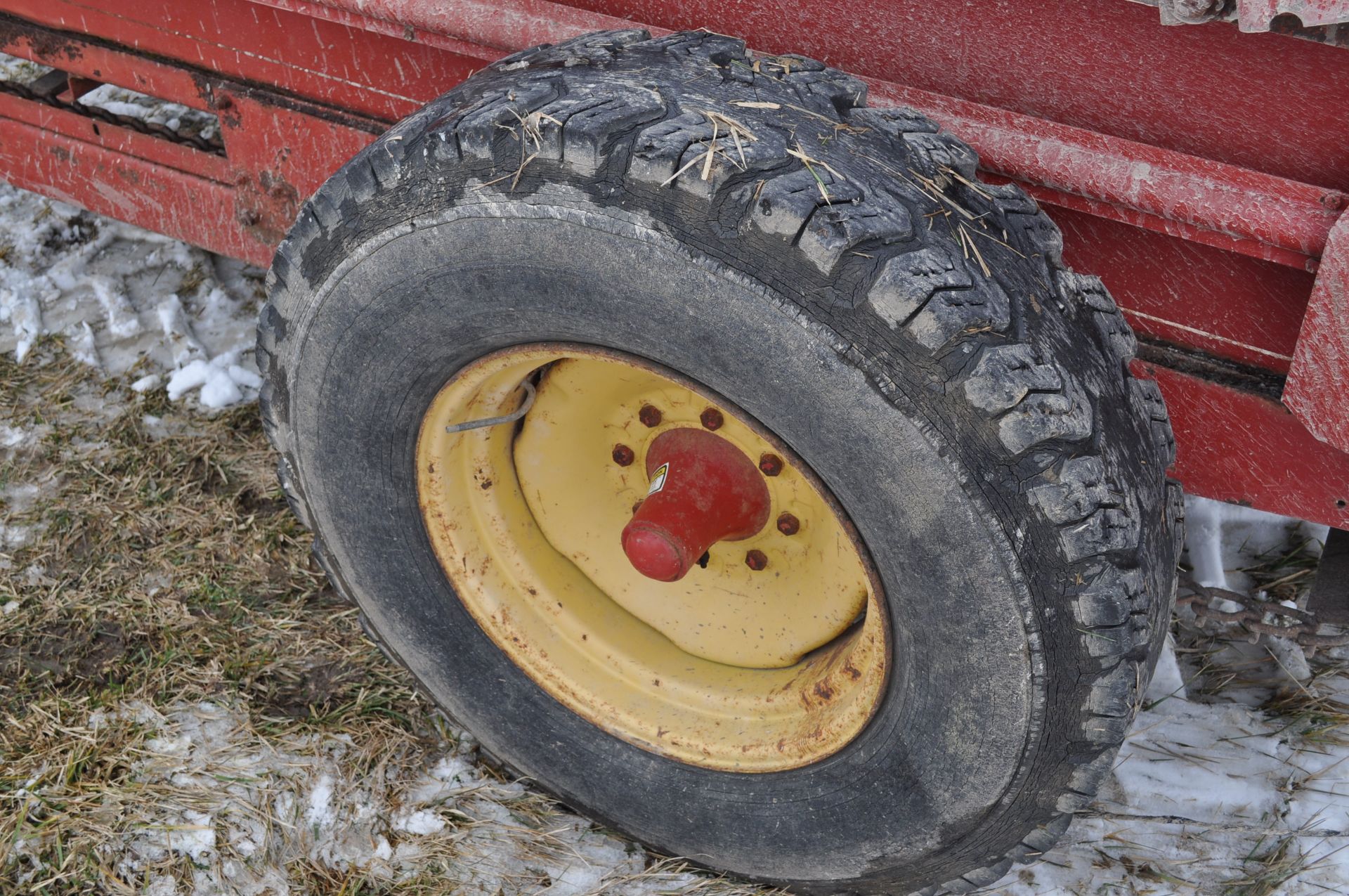 New Holland 155 manure spreader, poly floor, slop gate, heavy duty chain, 540 PTO, SN 828529 - Image 7 of 11