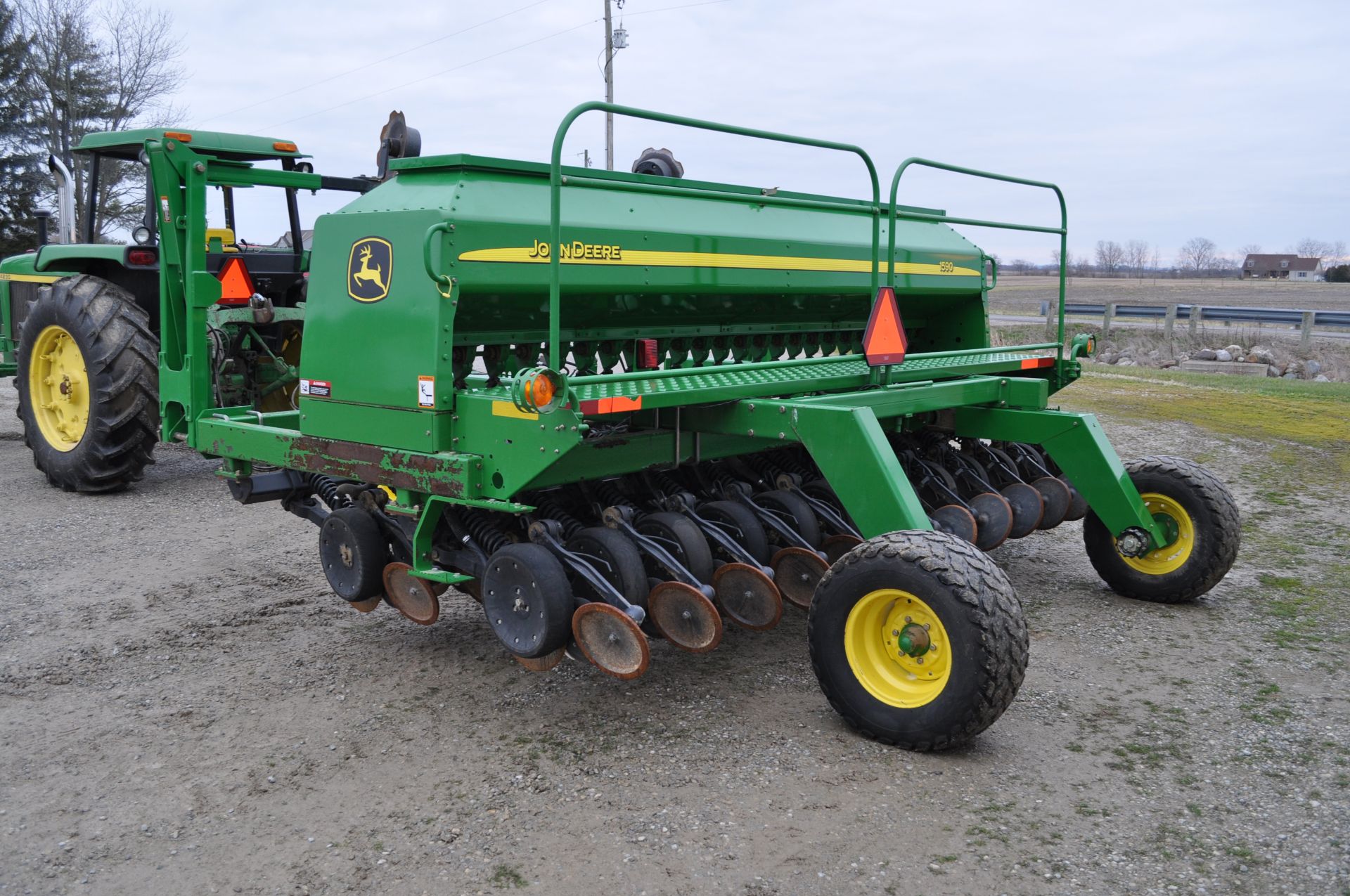 15’ John Deere 1590 grain drill, front dolly wheel, 7 ½” spacing, markers, lights, electric adjust - Image 5 of 21