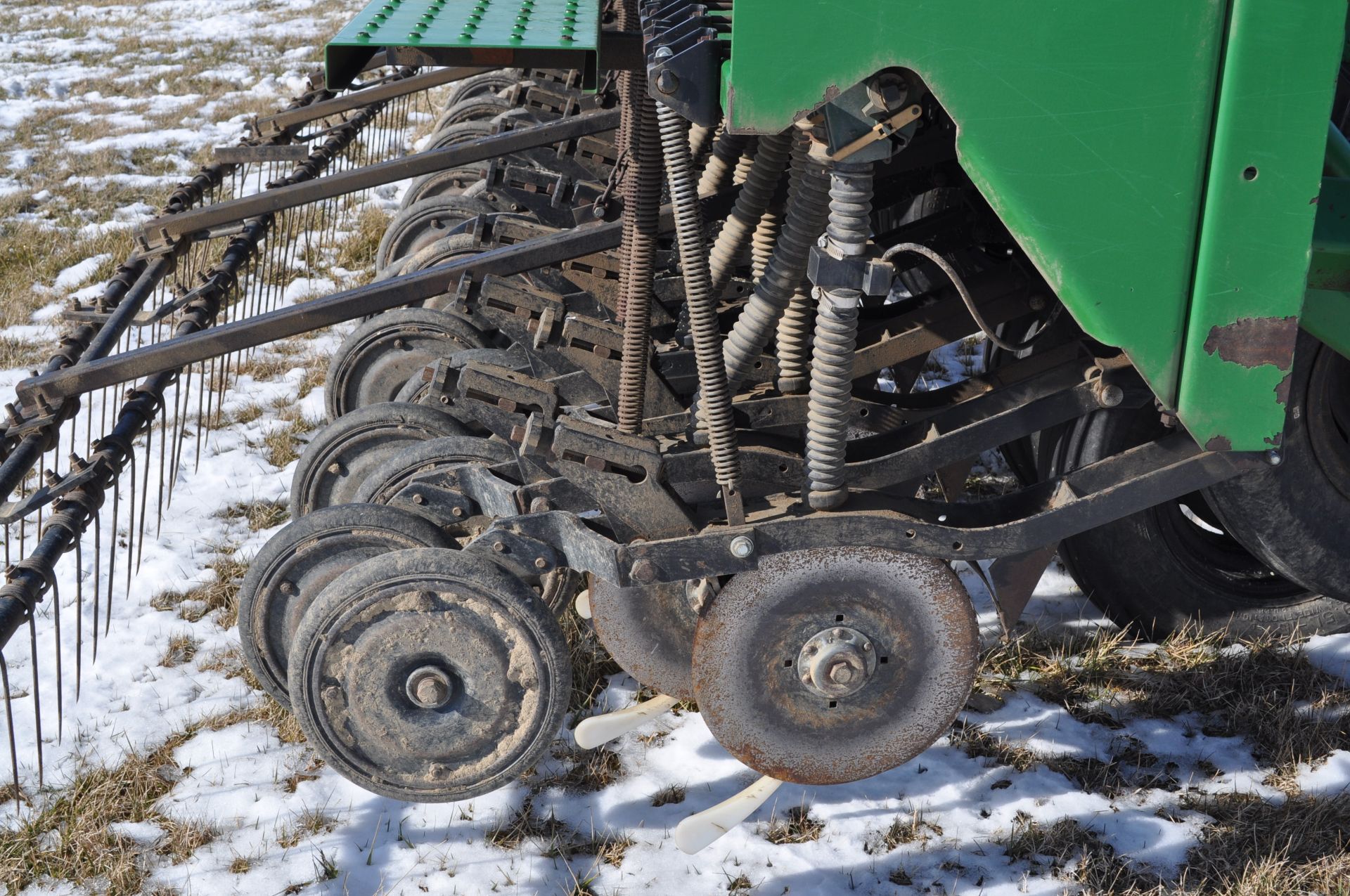 15’ Great Plains no-till drill, 7.5” spacing, Keeton seed firmers, markers, ground drive, population - Image 20 of 22