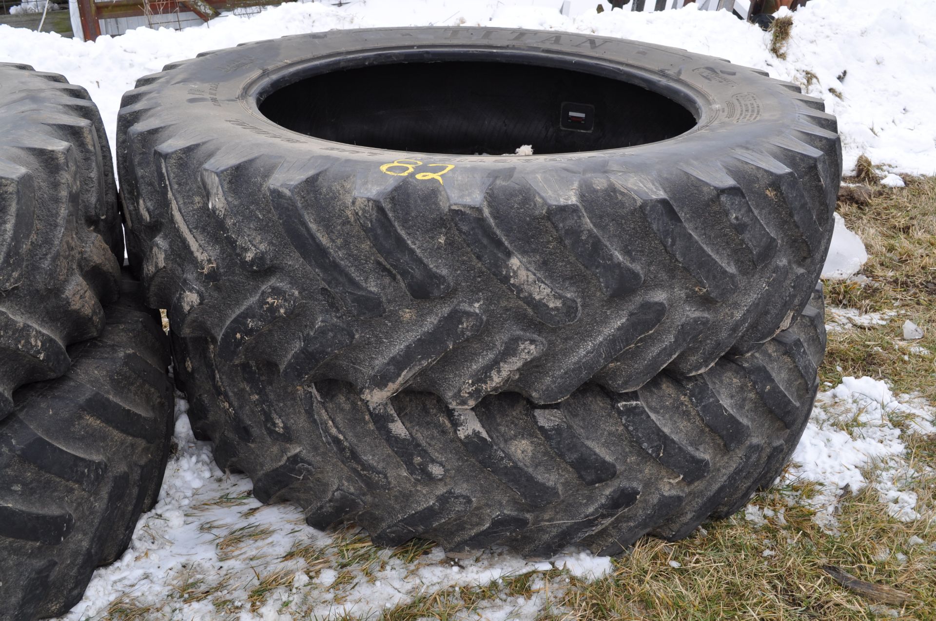 pair 18.4 R 46 tires