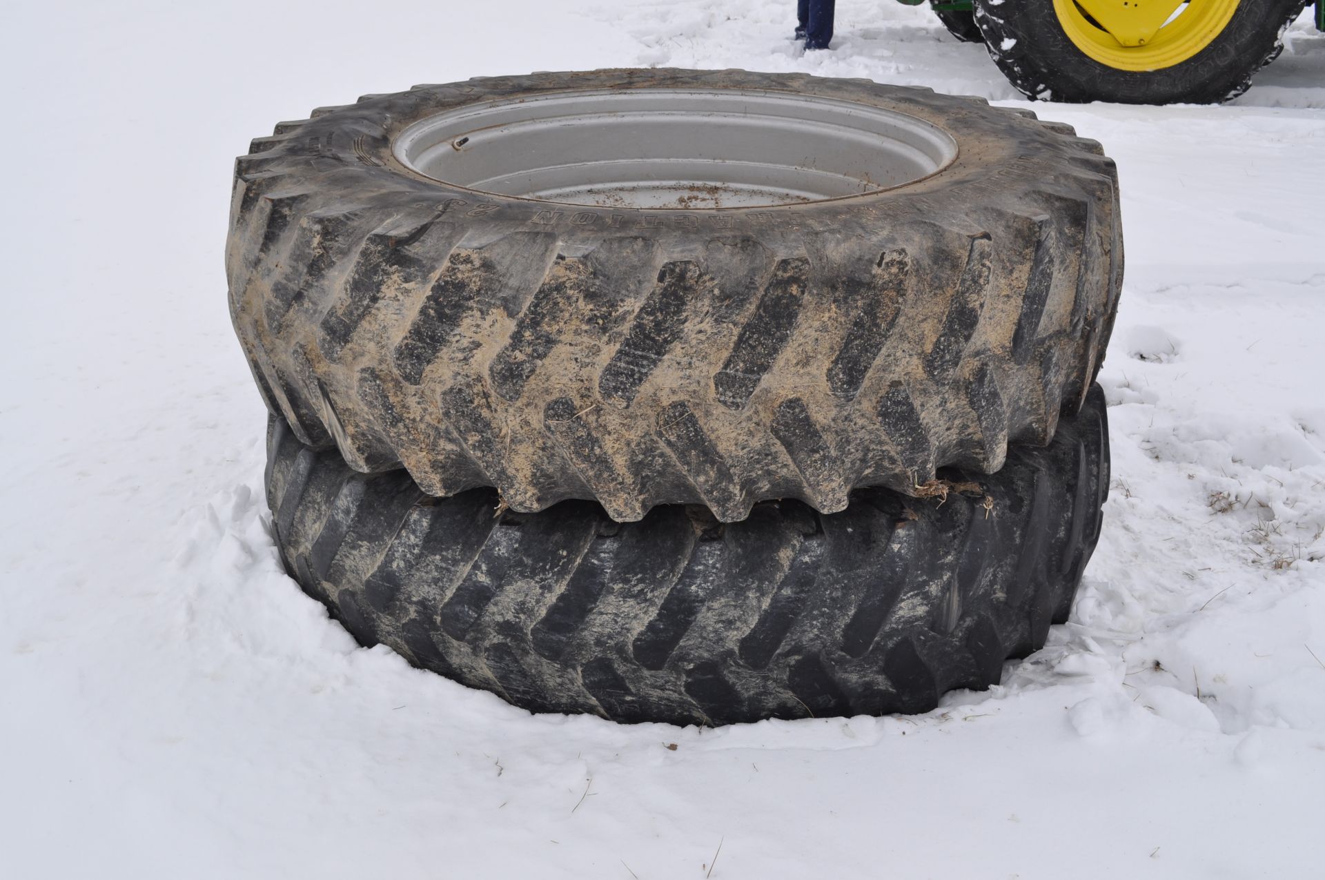 Case IH 7120 tractor, 2WD, power shift, 18.4 R 42 tires, 540/1000 PTO, 3 hyd remotes, 3 pt, shows - Image 6 of 37