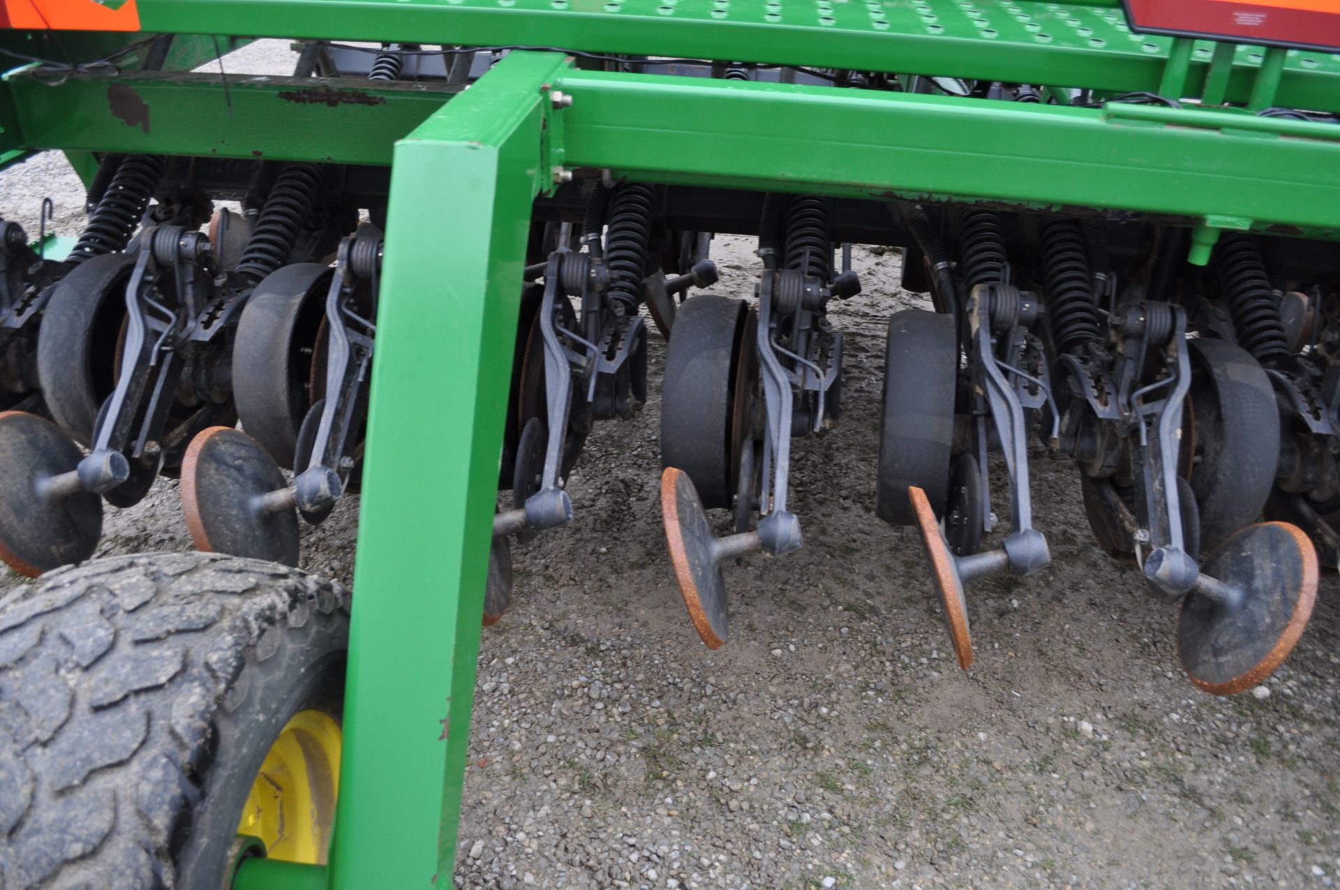 15’ John Deere 1590 grain drill, front dolly wheel, 7 ½” spacing, markers, lights, electric adjust - Image 12 of 21