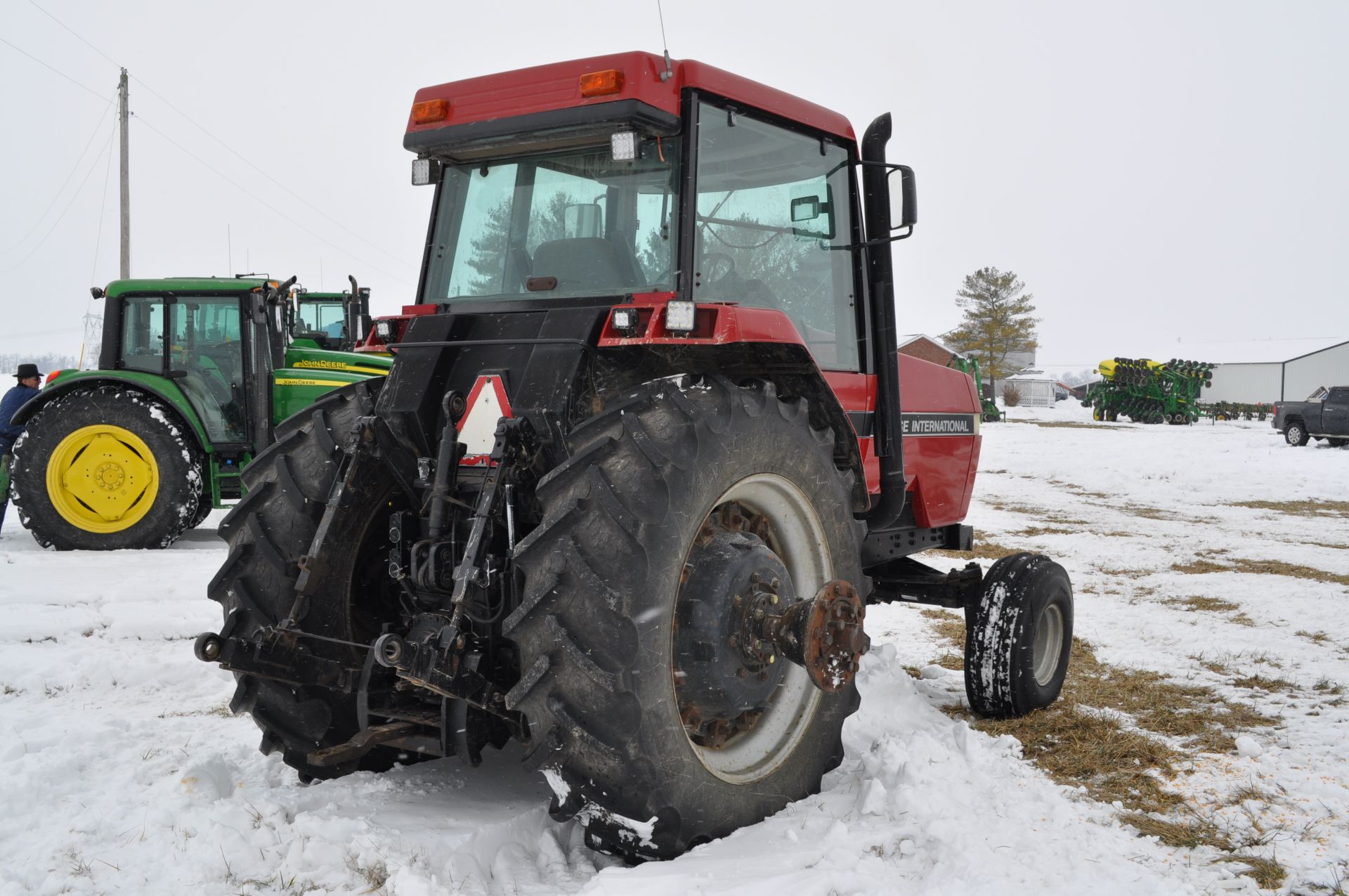 Case IH 7120 tractor, 2WD, power shift, 18.4 R 42 tires, 540/1000 PTO, 3 hyd remotes, 3 pt, shows - Image 4 of 37