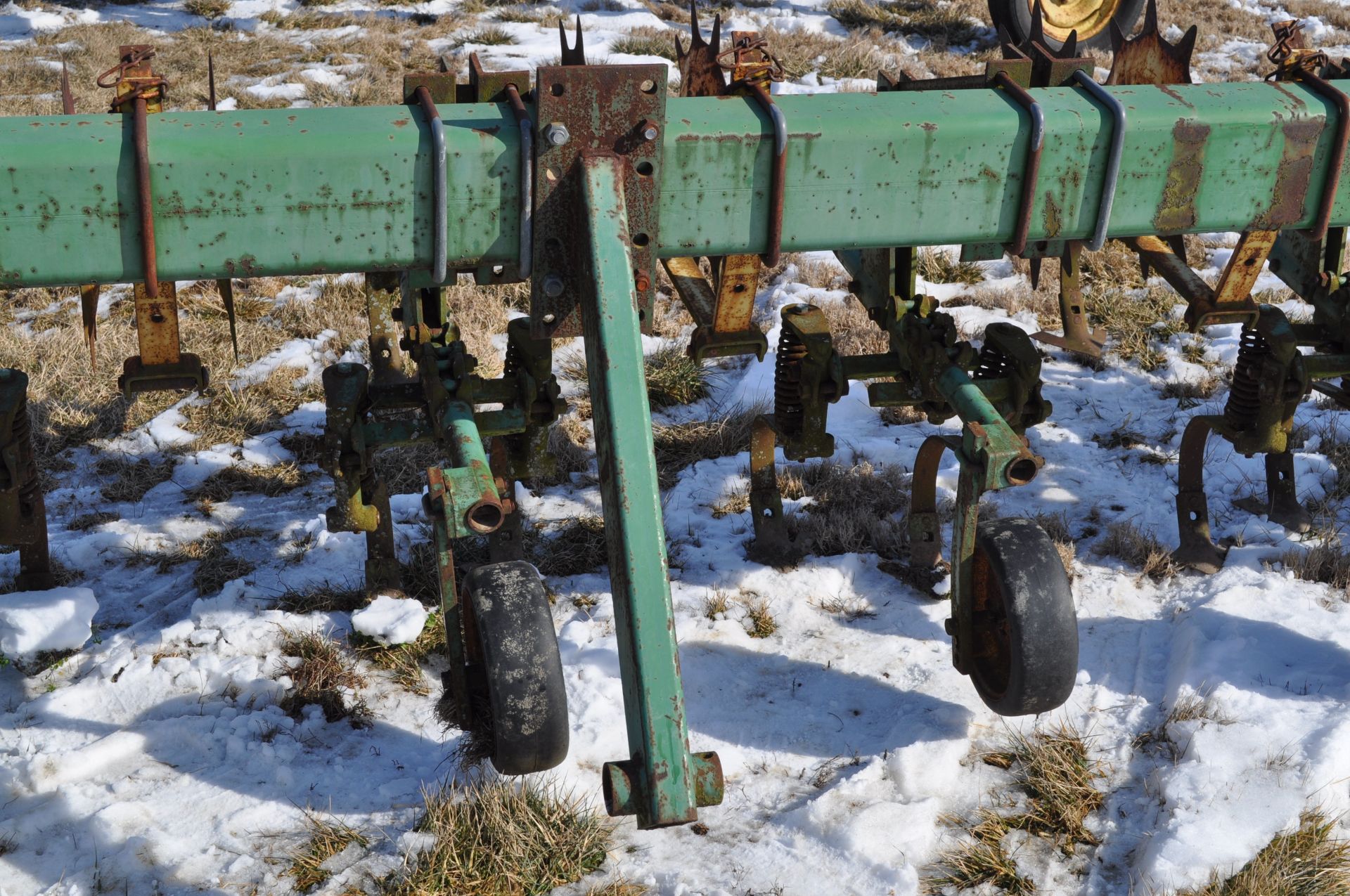 16 row x 30” John Deere row crop cultivator, 3pt, end transport - Image 8 of 14