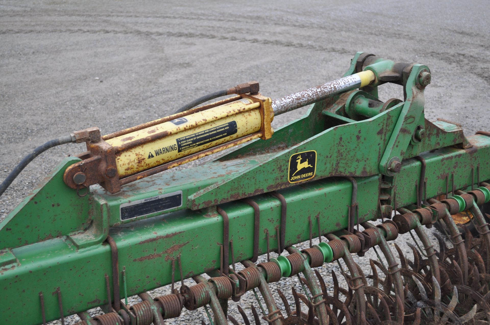 30’ John Deere 400 rotary hoe, 3pt, hyd fold, wing gauge wheels, SN 001820 - Image 21 of 25