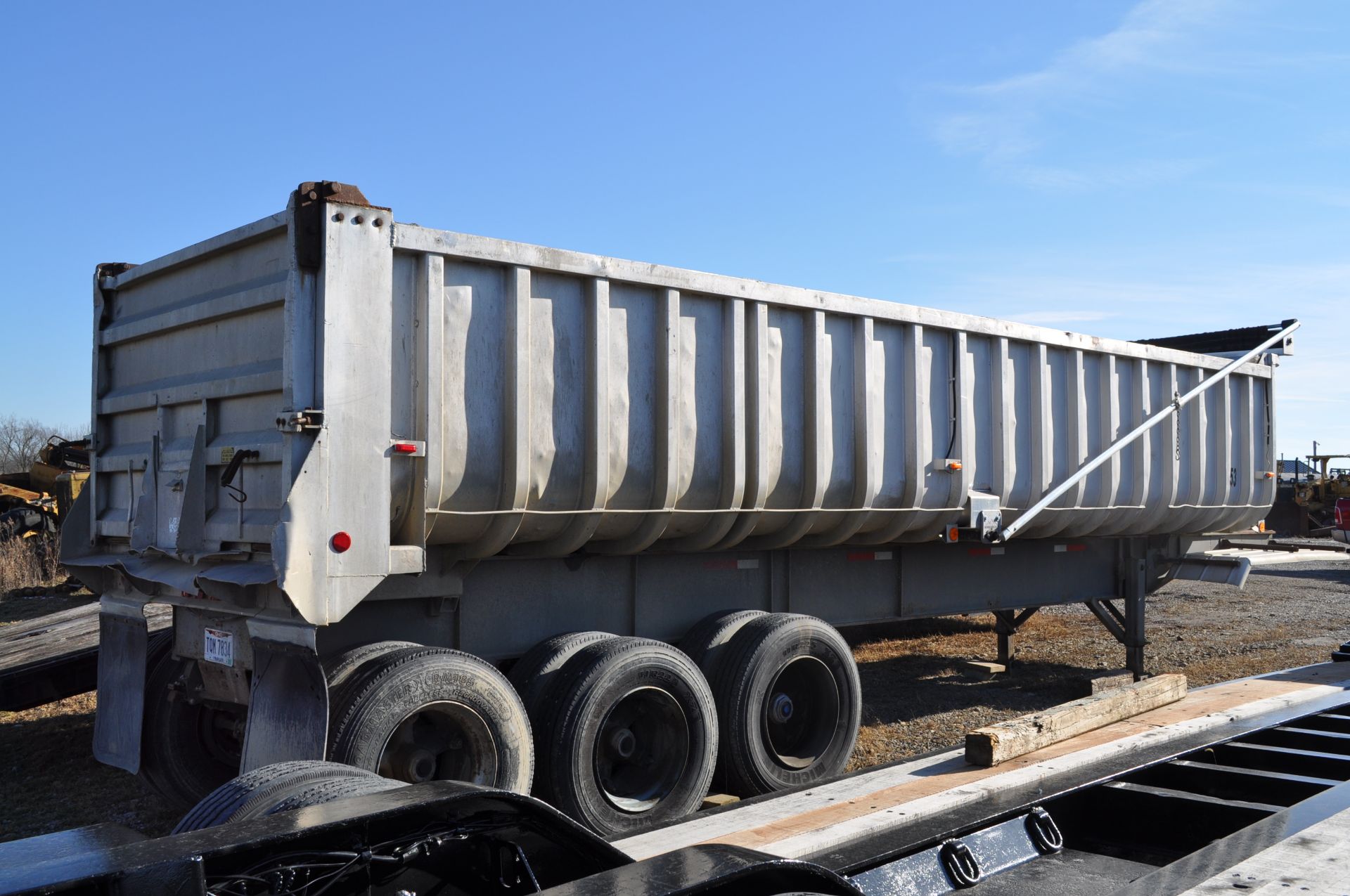 30’ Hobbs frame dump trailer, steel frame, alum dump, tri axle, 11R22.5 tires, tarp, coal chute, - Image 23 of 23