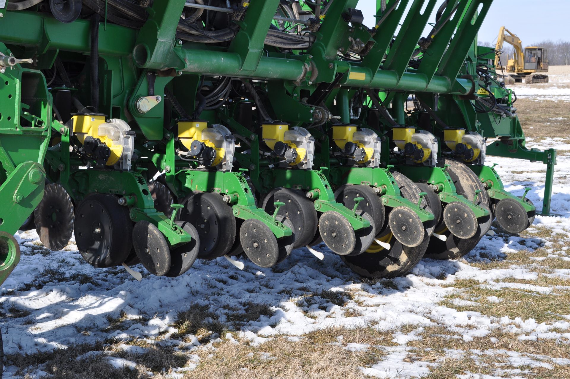 John Deere 1790 16/32 planter, front fold, CCS, markers, no-till coulters, John Deere vac meters, - Image 22 of 45