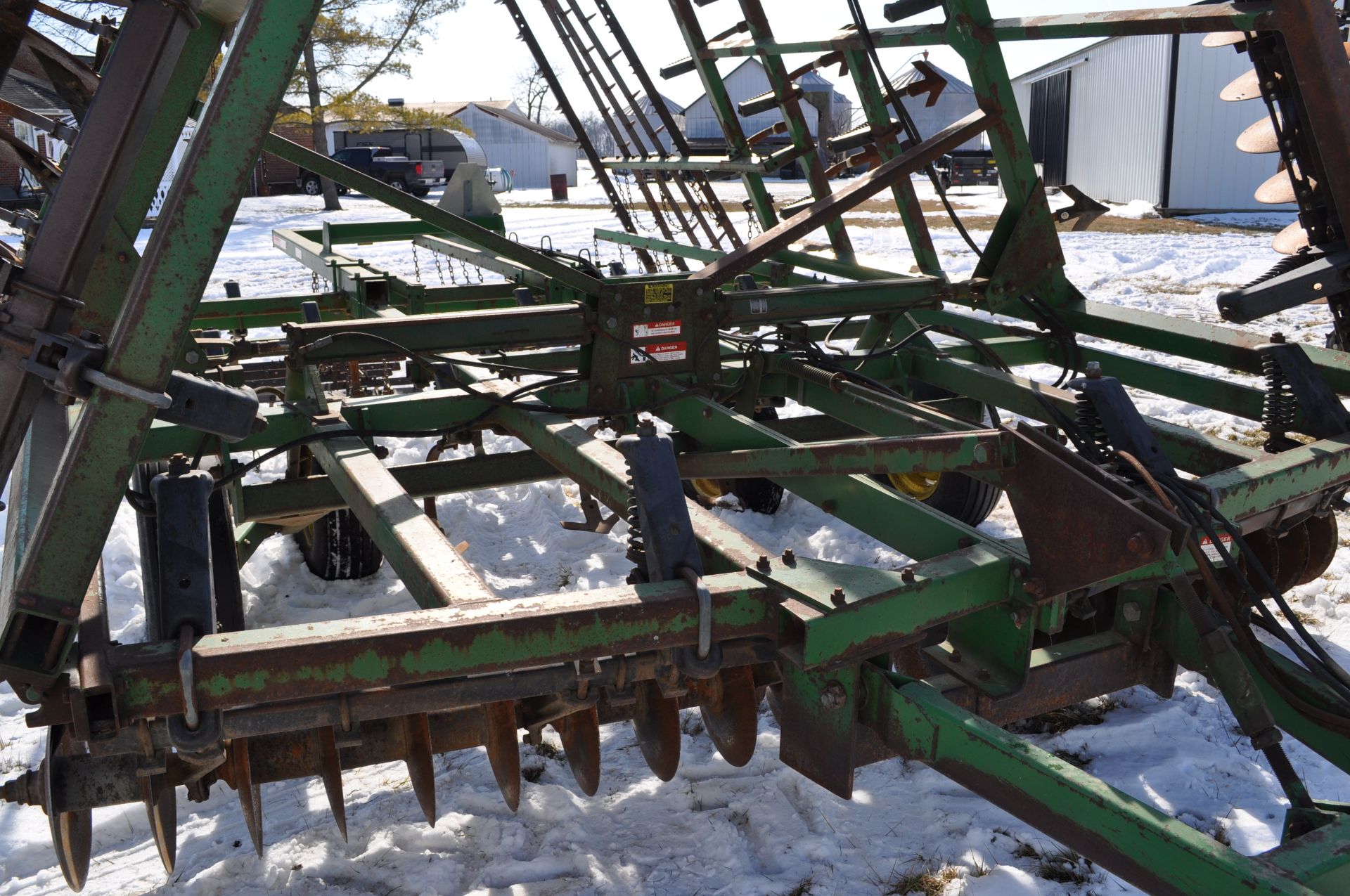 30’ John Deere 724 mulch finisher, front blades, walking tandems, 5 bar harrow, rear hitch and hyd - Image 21 of 22