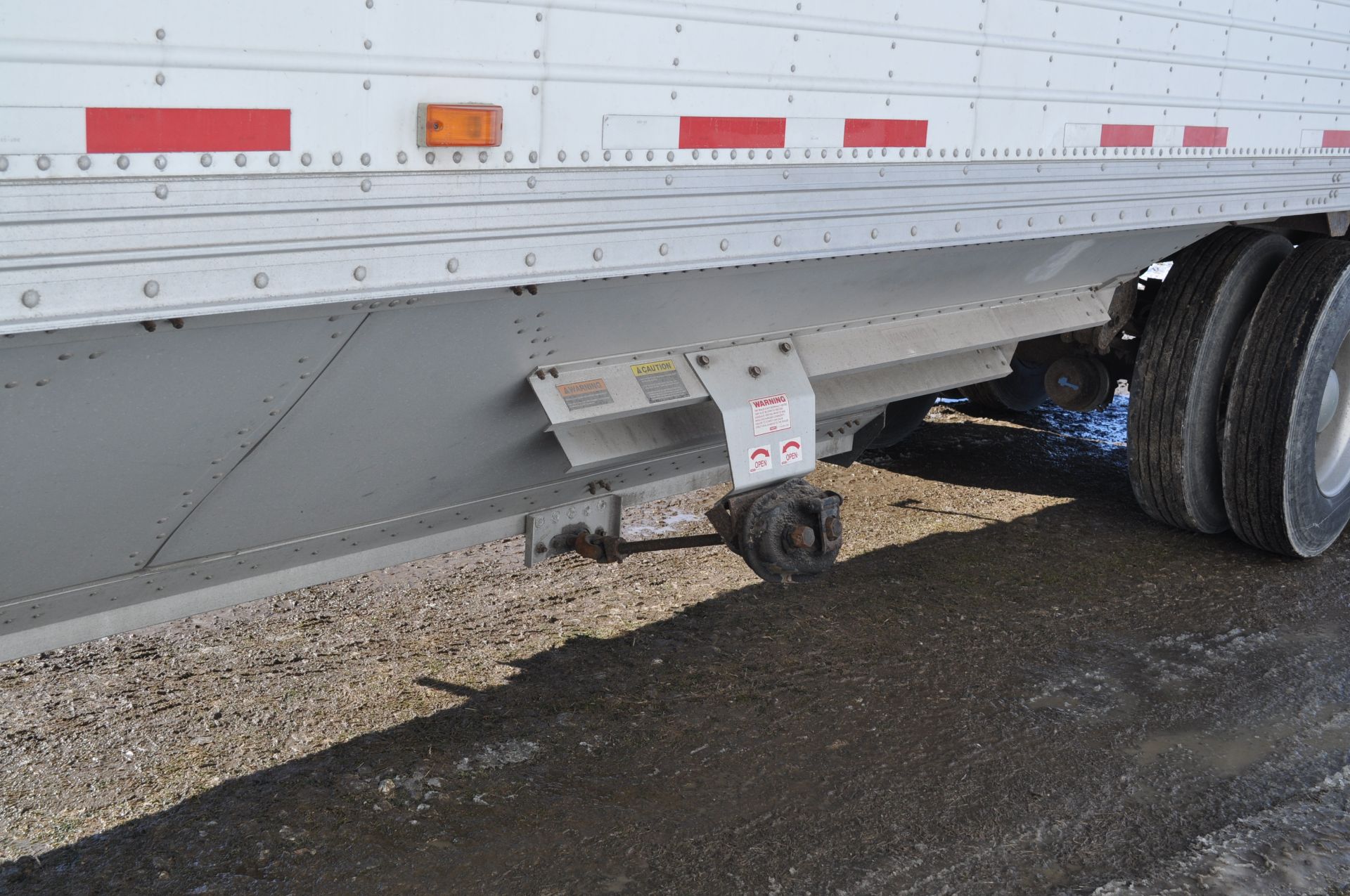 40’ 1998 Timpte hopper bottom trailer, commercial hoppers, 11R24.5 tires, spring ride, 4 alum - Image 8 of 21