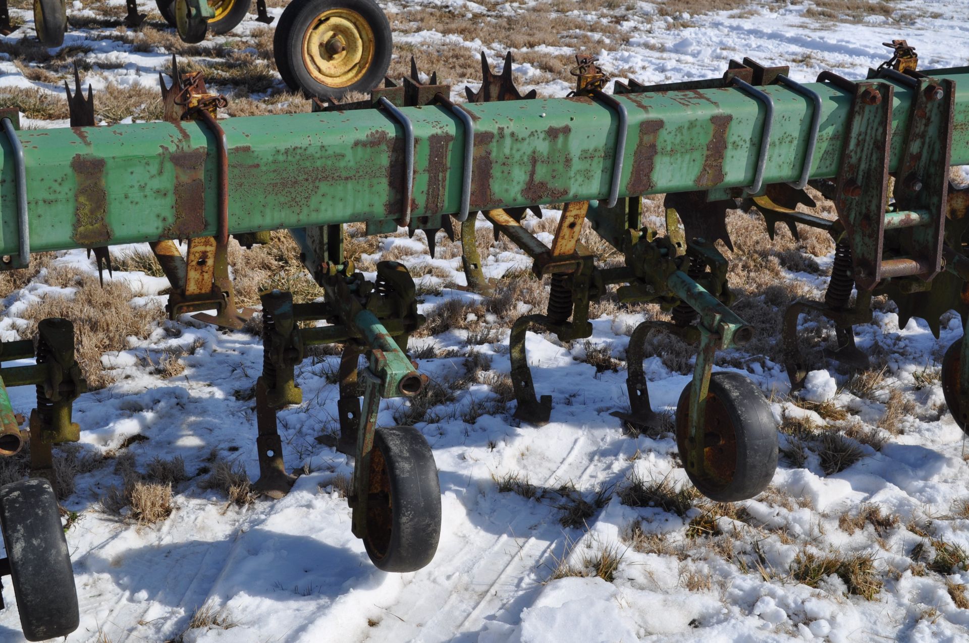 16 row x 30” John Deere row crop cultivator, 3pt, end transport - Image 9 of 14