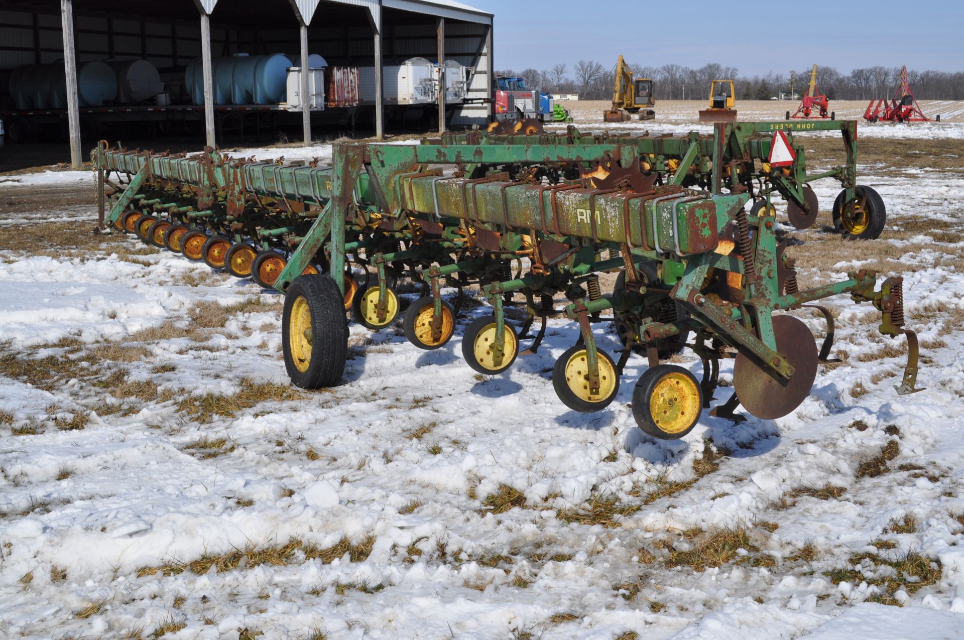 16 row x 30” John Deere row crop cultivator, 3pt, end transport - Image 2 of 14