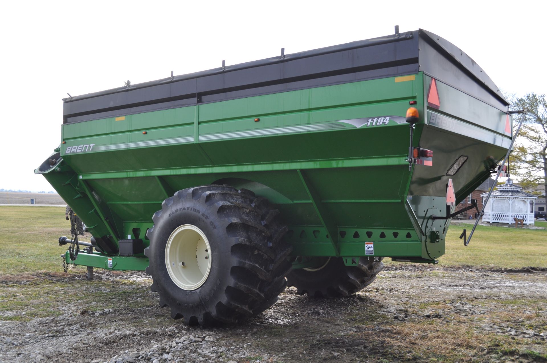 Brent Avalanche 1194 grain cart, 76x50.00-32 tires, 1000 PTO, scales, roll tarp, lights, camera, - Image 5 of 11