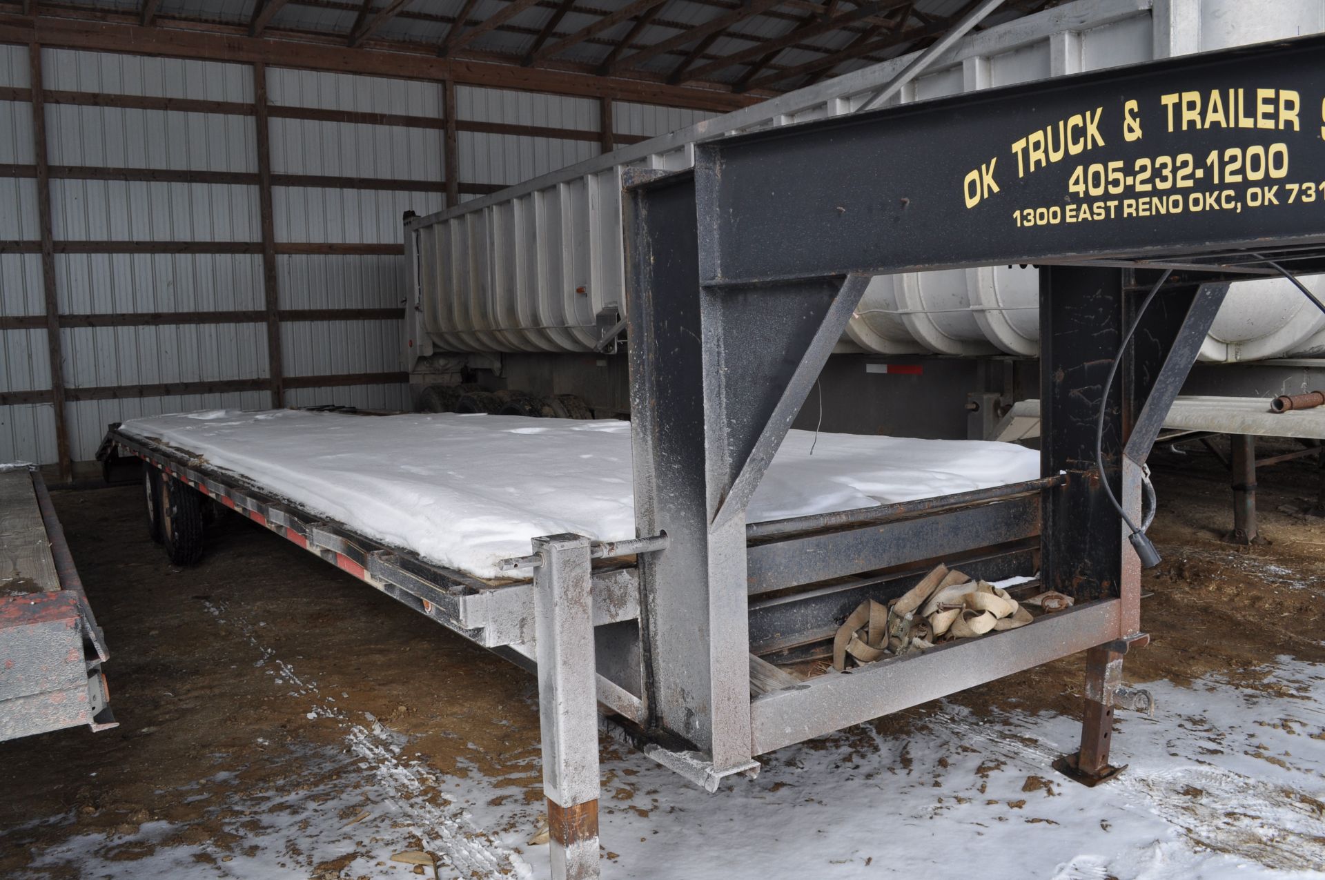 2007 27’ + 5’ Progressive gooseneck trailer, 102” wide, pop up beaver tail, slide in rear ramps, - Image 3 of 10