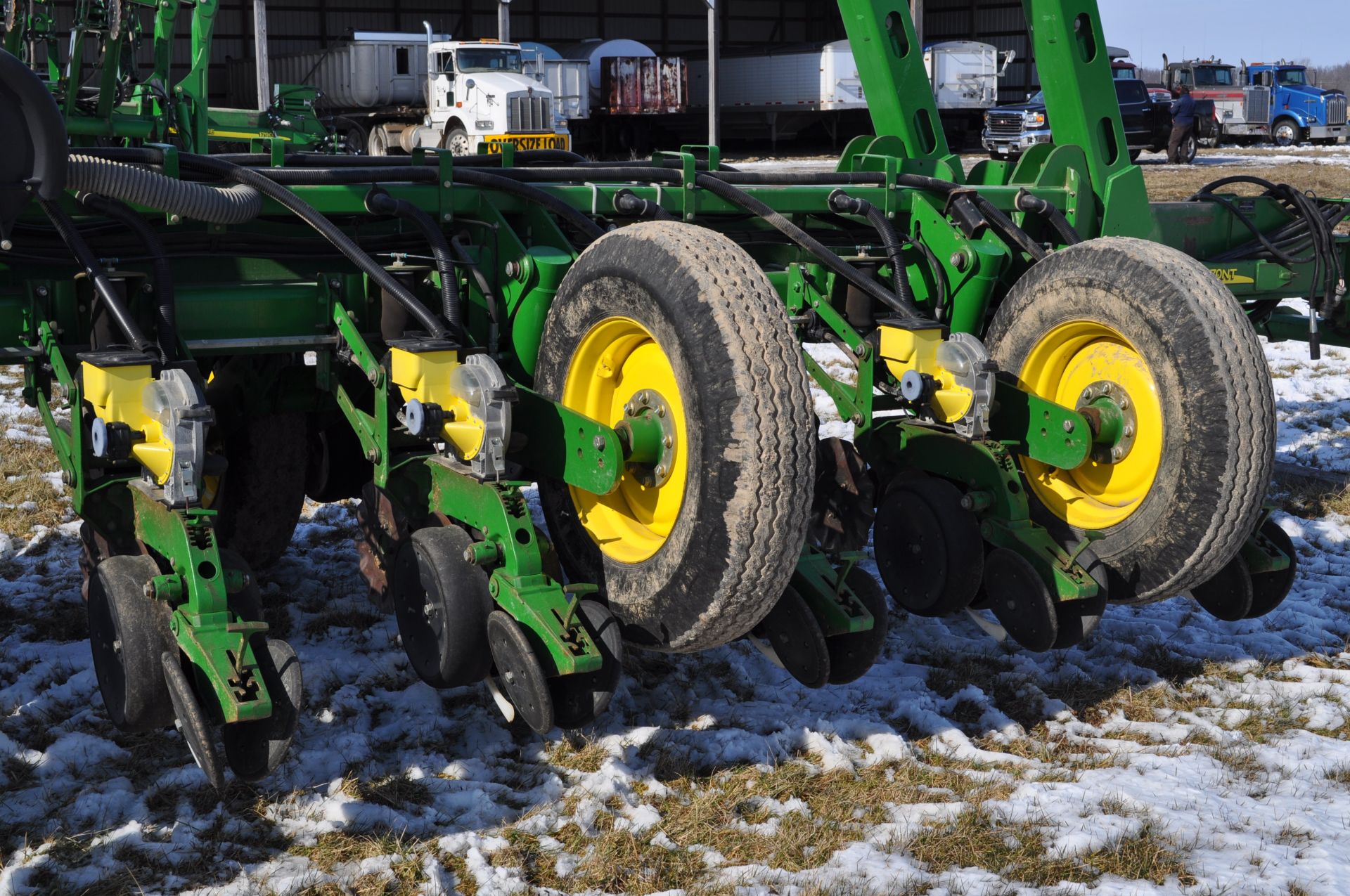 John Deere 1770 NT 24 row 30” planter, front fold, CCS, Refuge Plus tank, markers, no-till coulters, - Image 23 of 25