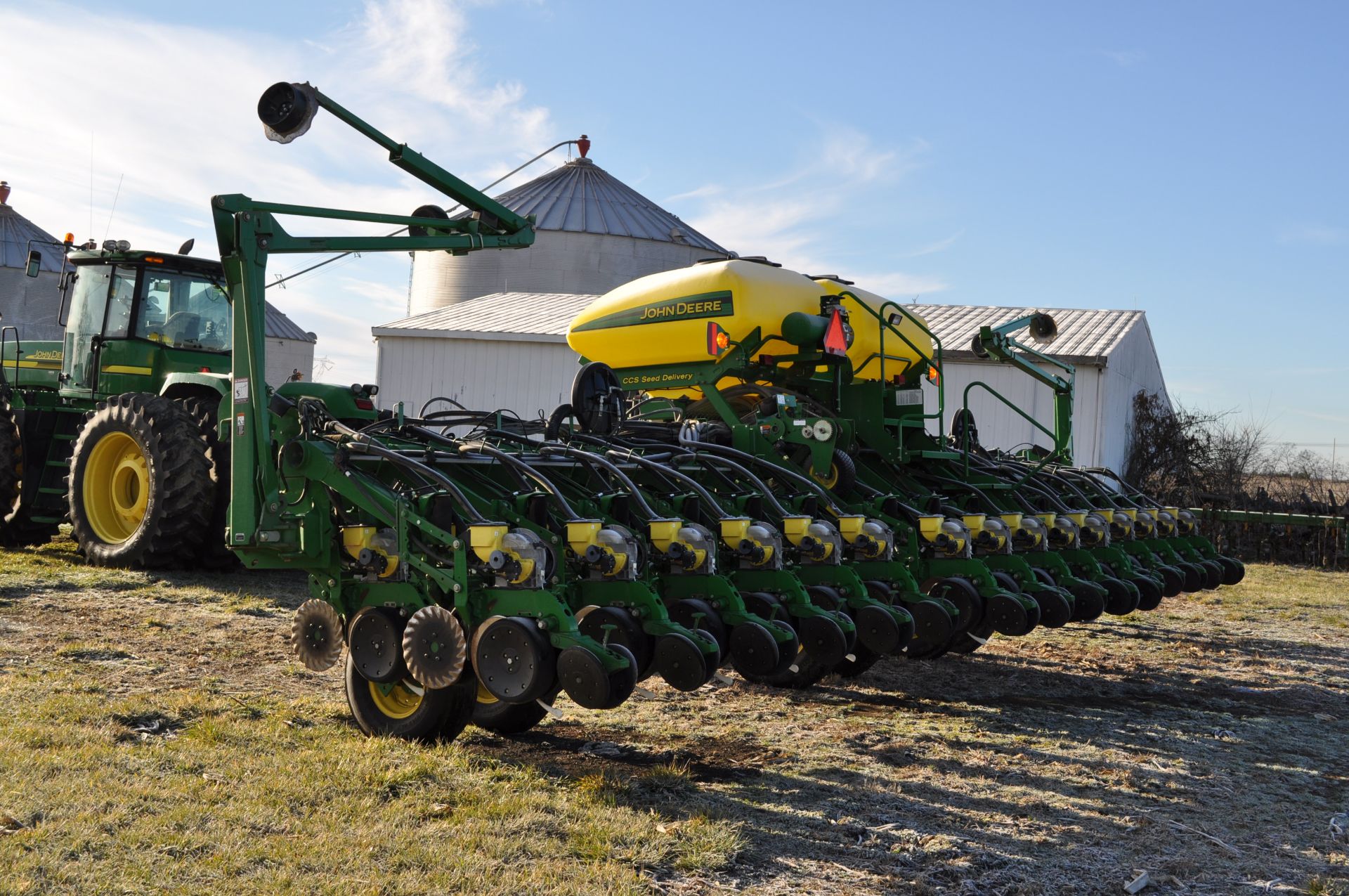 John Deere 1790 16/32 planter, front fold, CCS, markers, no-till coulters, John Deere vac meters, - Image 32 of 45