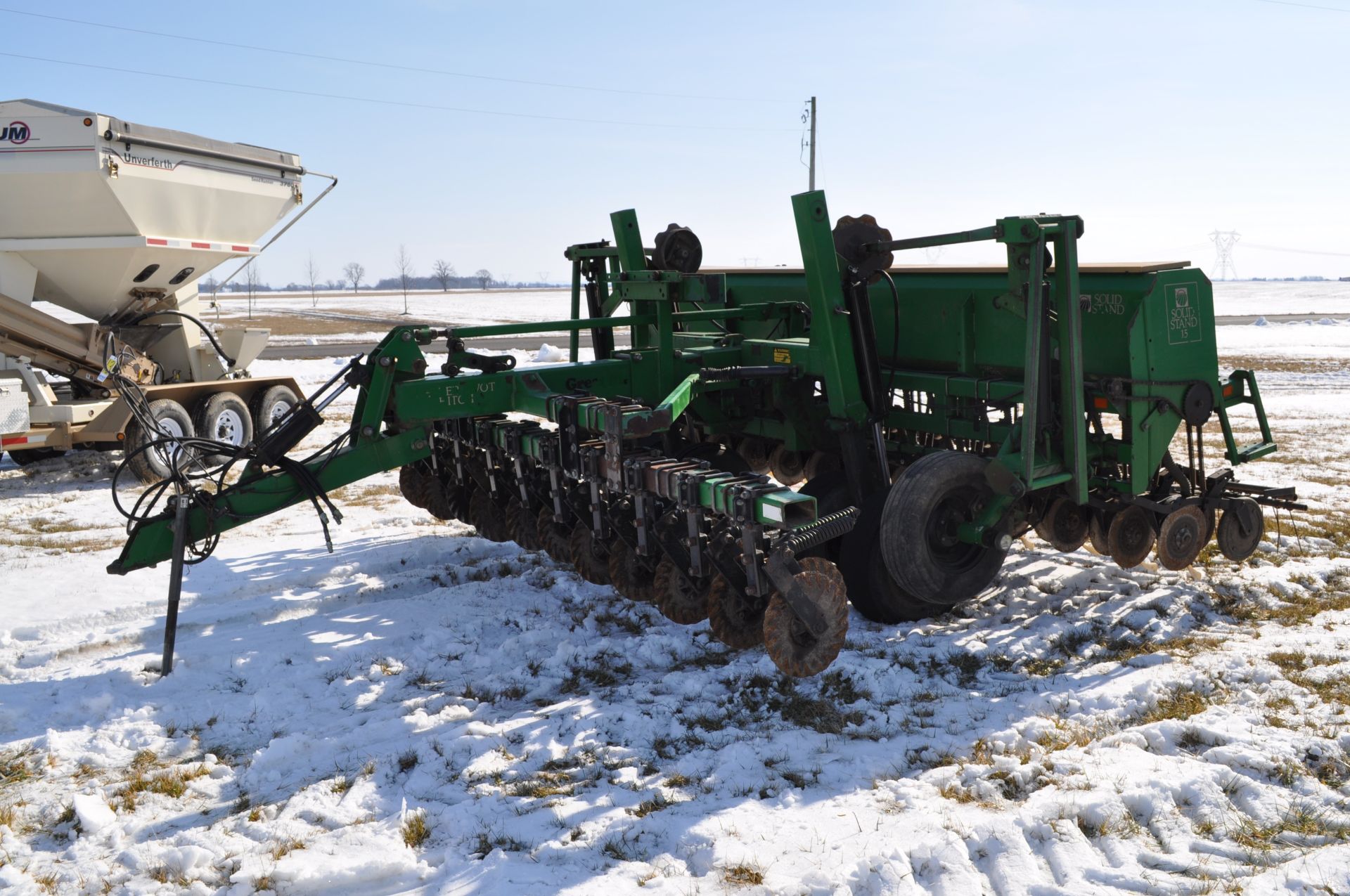 15’ Great Plains no-till drill, 7.5” spacing, Keeton seed firmers, markers, ground drive, population