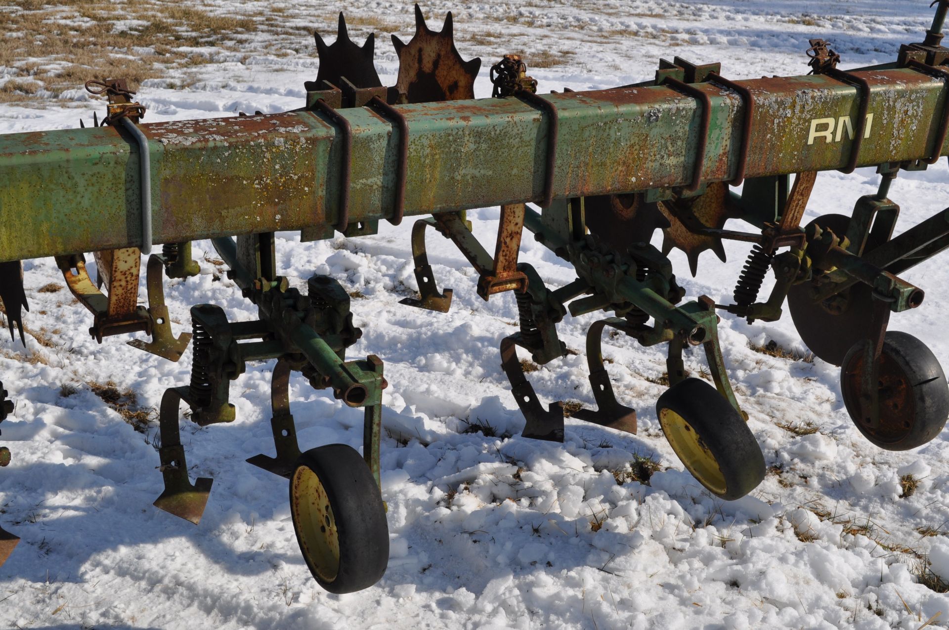 16 row x 30” John Deere row crop cultivator, 3pt, end transport - Image 13 of 14