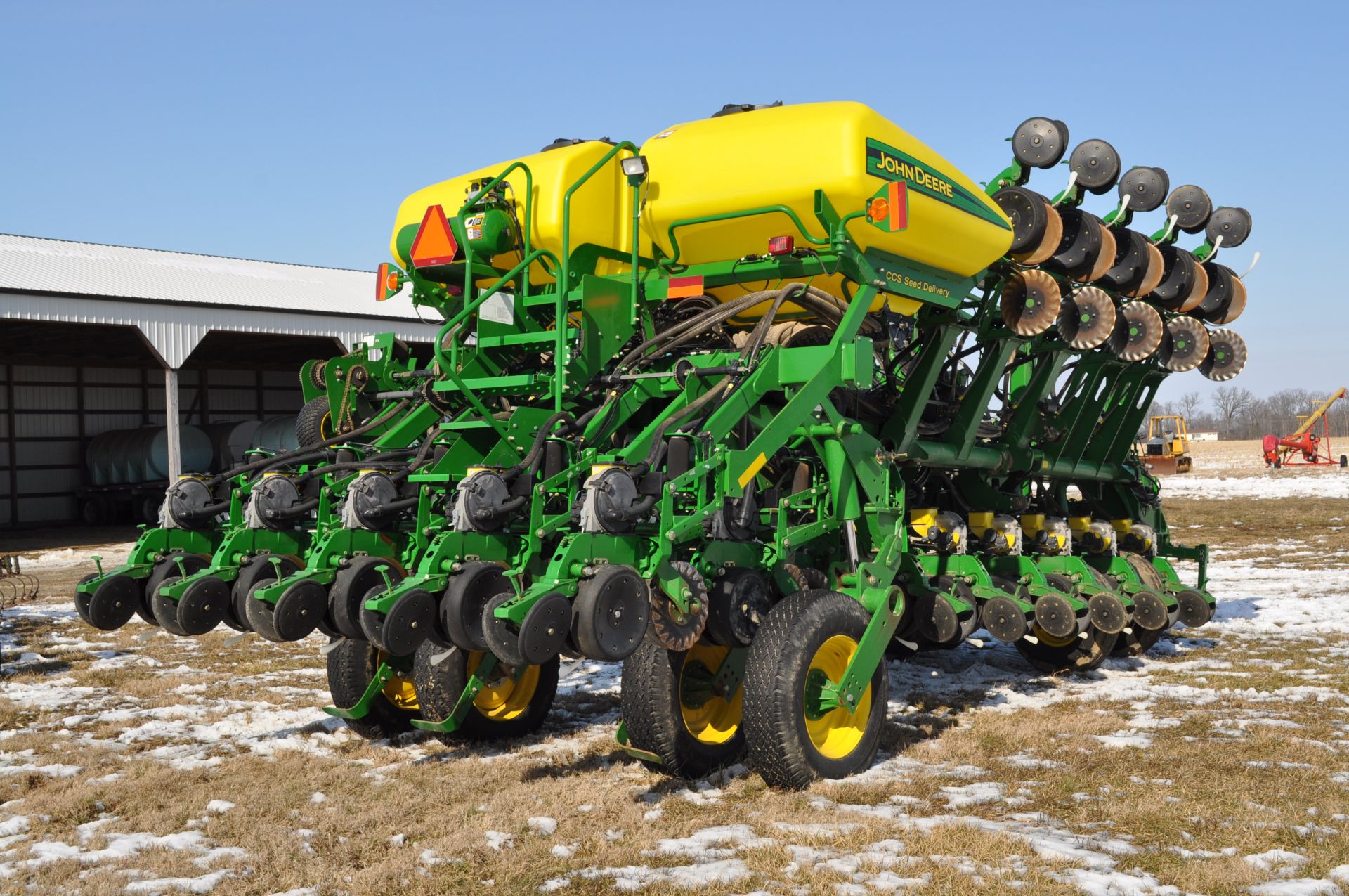 John Deere 1790 16/32 planter, front fold, CCS, markers, no-till coulters, John Deere vac meters, - Image 3 of 45