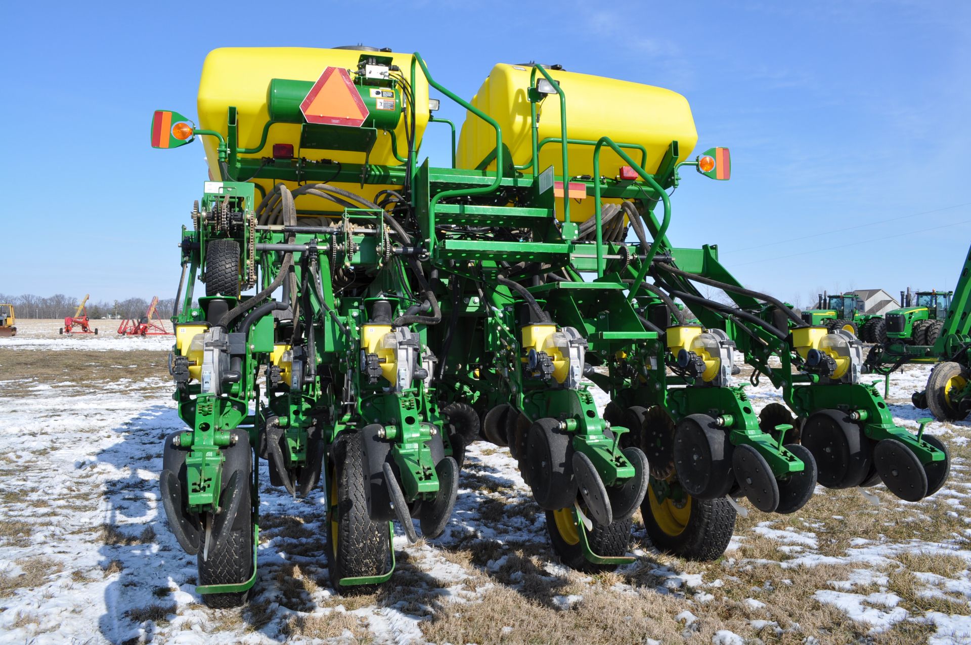 John Deere 1790 16/32 planter, front fold, CCS, markers, no-till coulters, John Deere vac meters, - Image 18 of 45