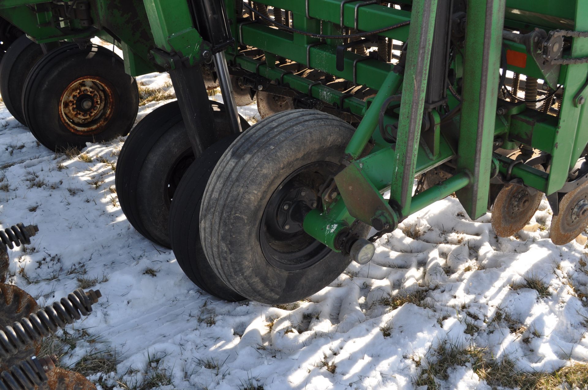 15’ Great Plains no-till drill, 7.5” spacing, Keeton seed firmers, markers, ground drive, population - Image 12 of 22