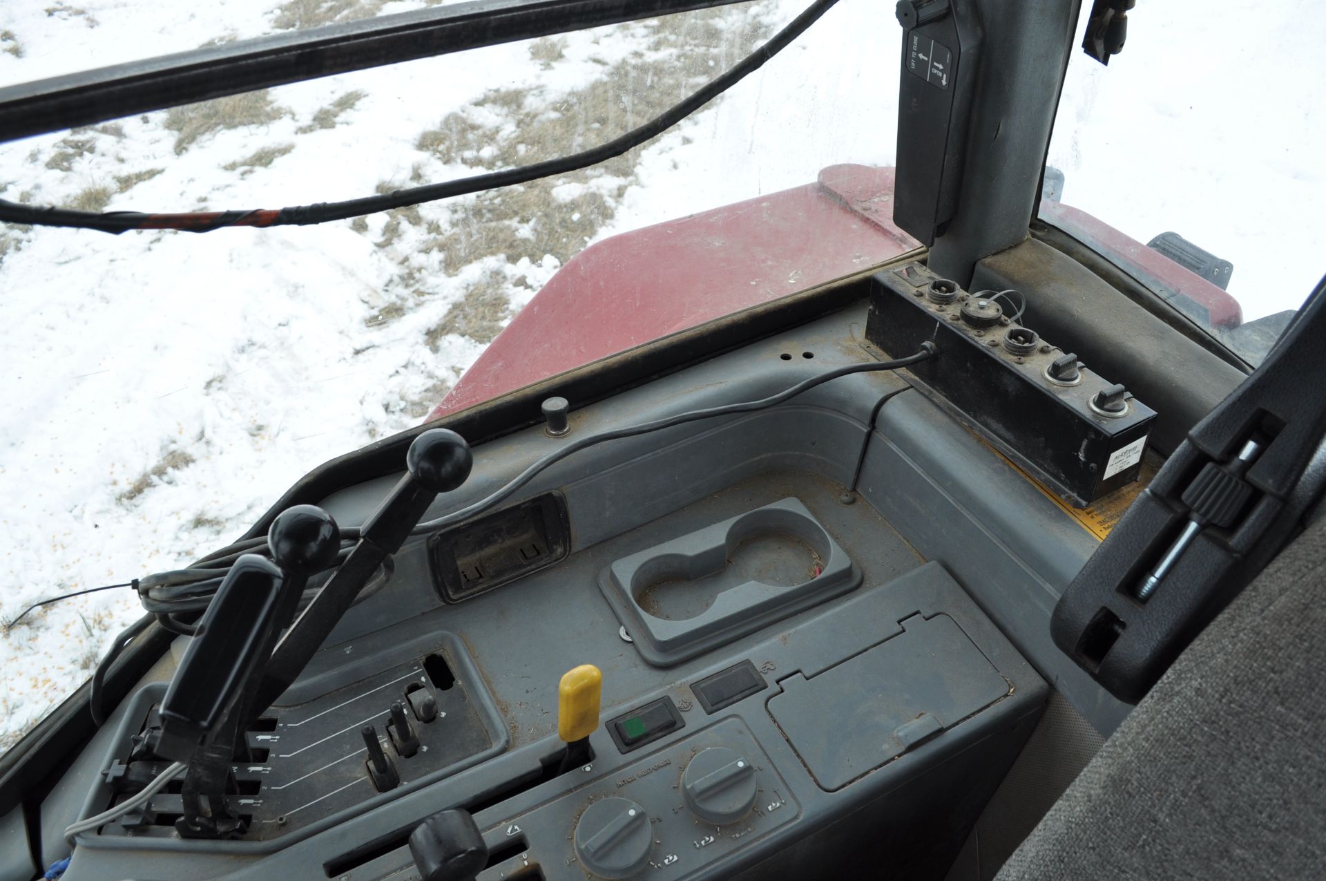 Case IH 7120 tractor, 2WD, power shift, 18.4 R 42 tires, 540/1000 PTO, 3 hyd remotes, 3 pt, shows - Image 31 of 37